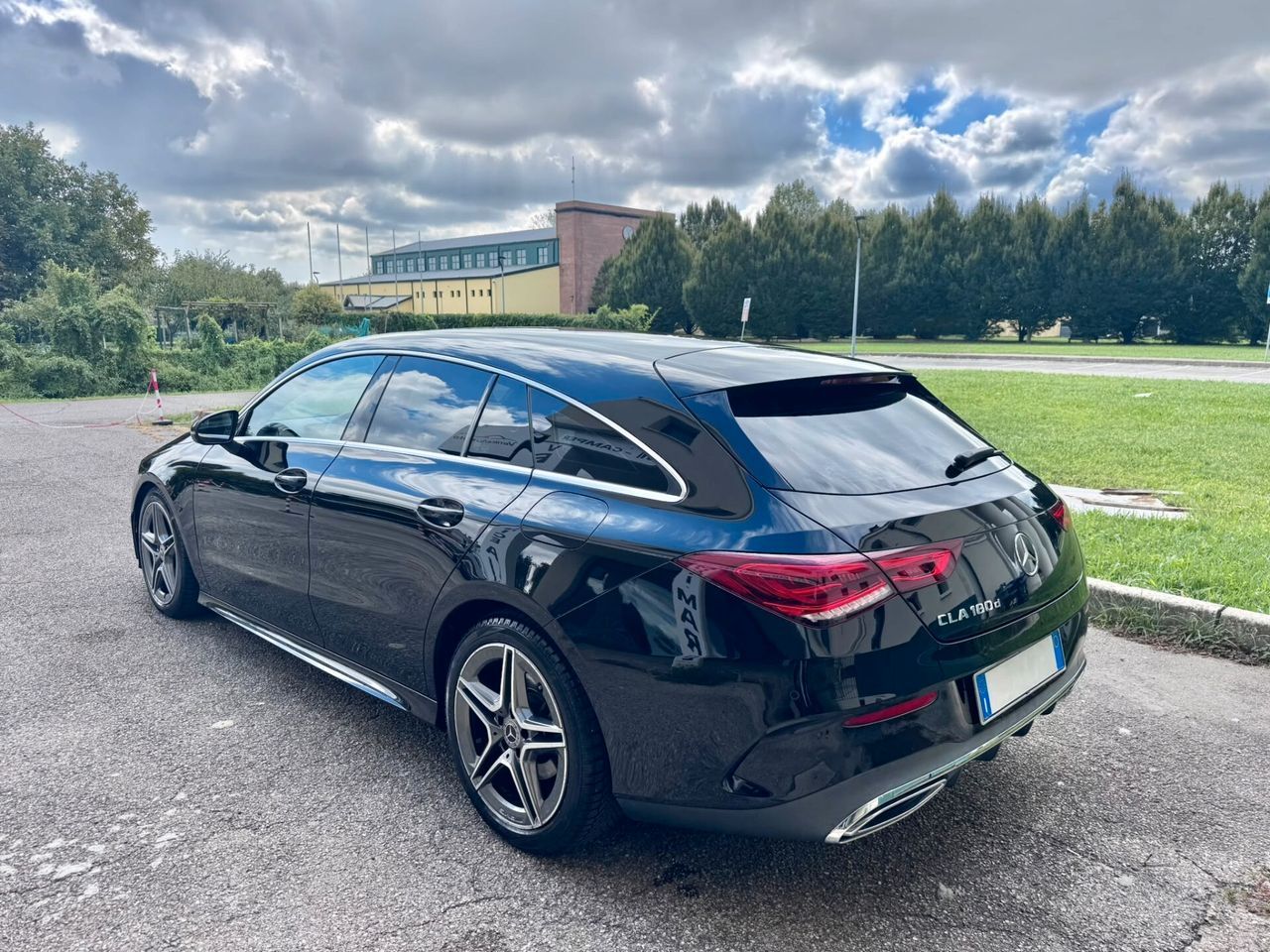 Mercedes-Benz Mercedes-benz CLA 180 d Shooting Brake Premium imagem 3