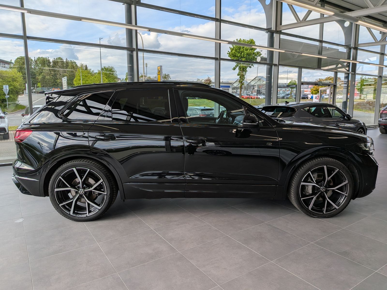 Fahrzeugabbildung Volkswagen Touareg 3.0TDI 4M R-Line VOLL Black 22" UPE 114T