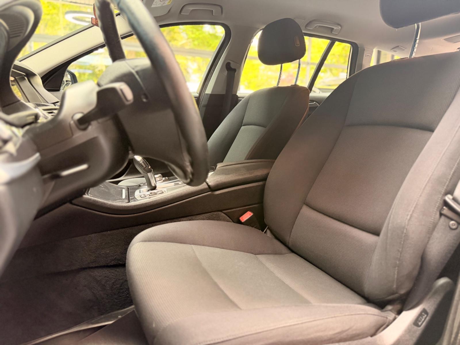 BMW 520i  Touring Bi-Xenon/AHK/Navi/BT/SHZ/PDC
