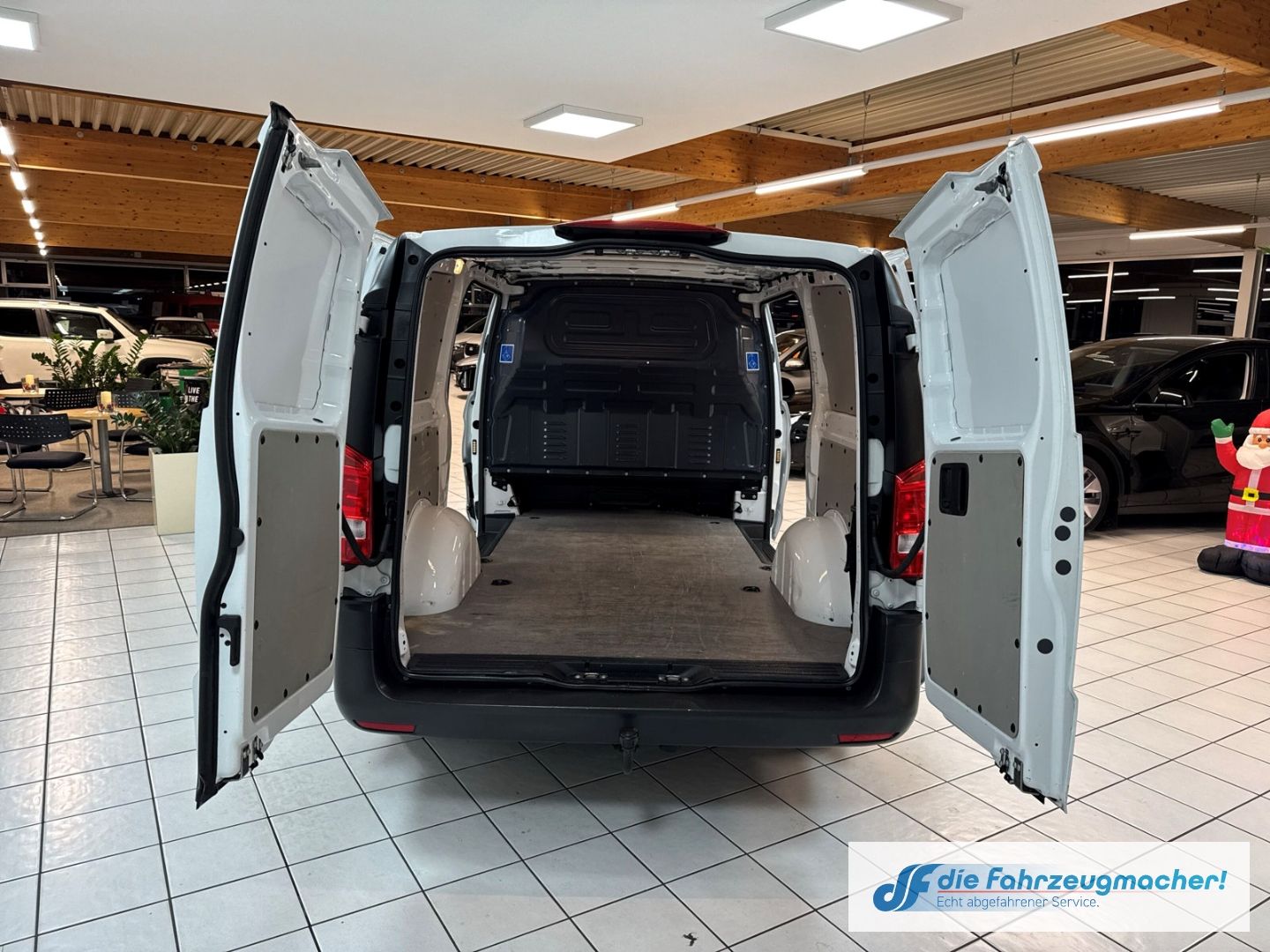 Fahrzeugabbildung Mercedes-Benz Vito Kasten 114 CDI FWD lang AHK Navi DAB SHZ R