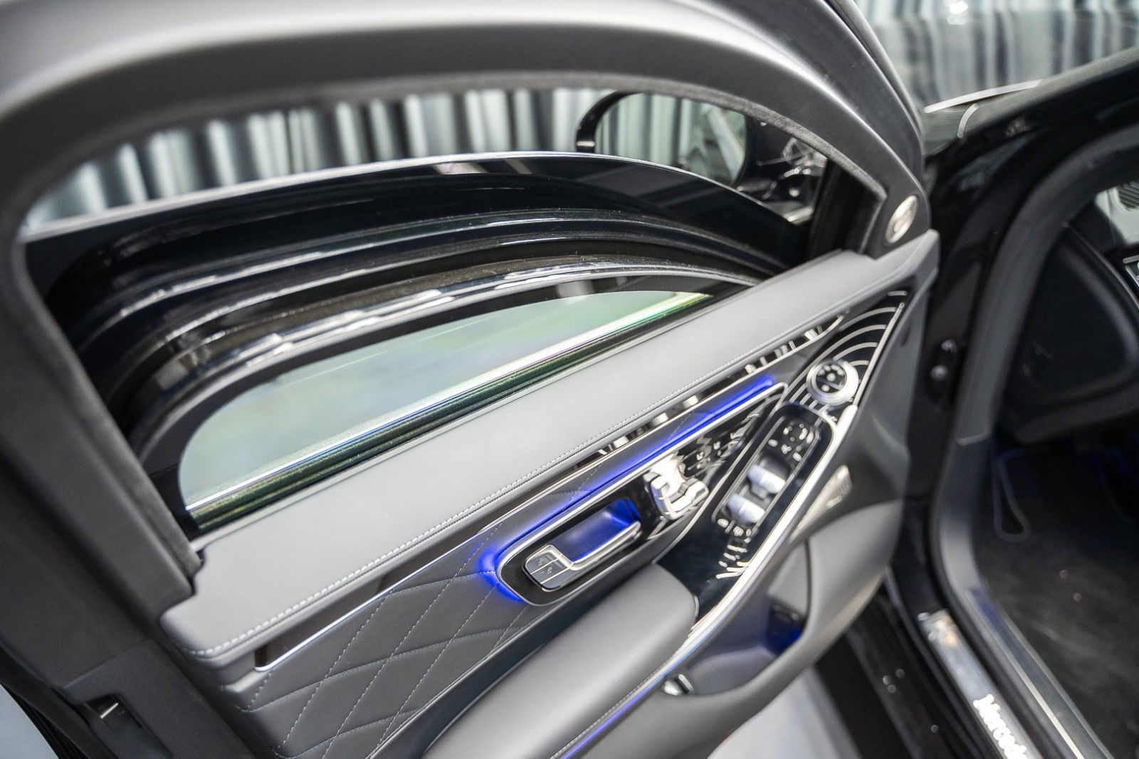 Fahrzeugabbildung Mercedes-Benz S 680 4M GUARD Armored VR10 FULL STOCK 2025