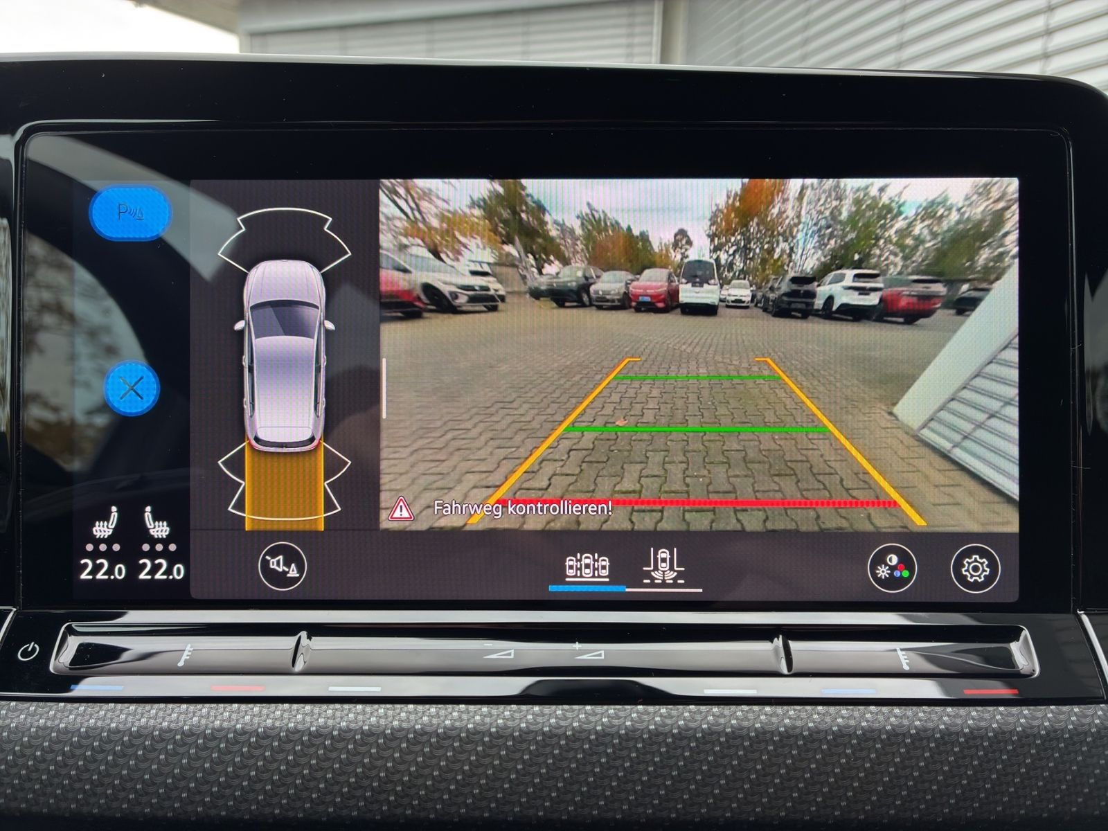 Golf VIII 1,5 l eTSI DSG R-Line *LED+*NAVI*KAMER