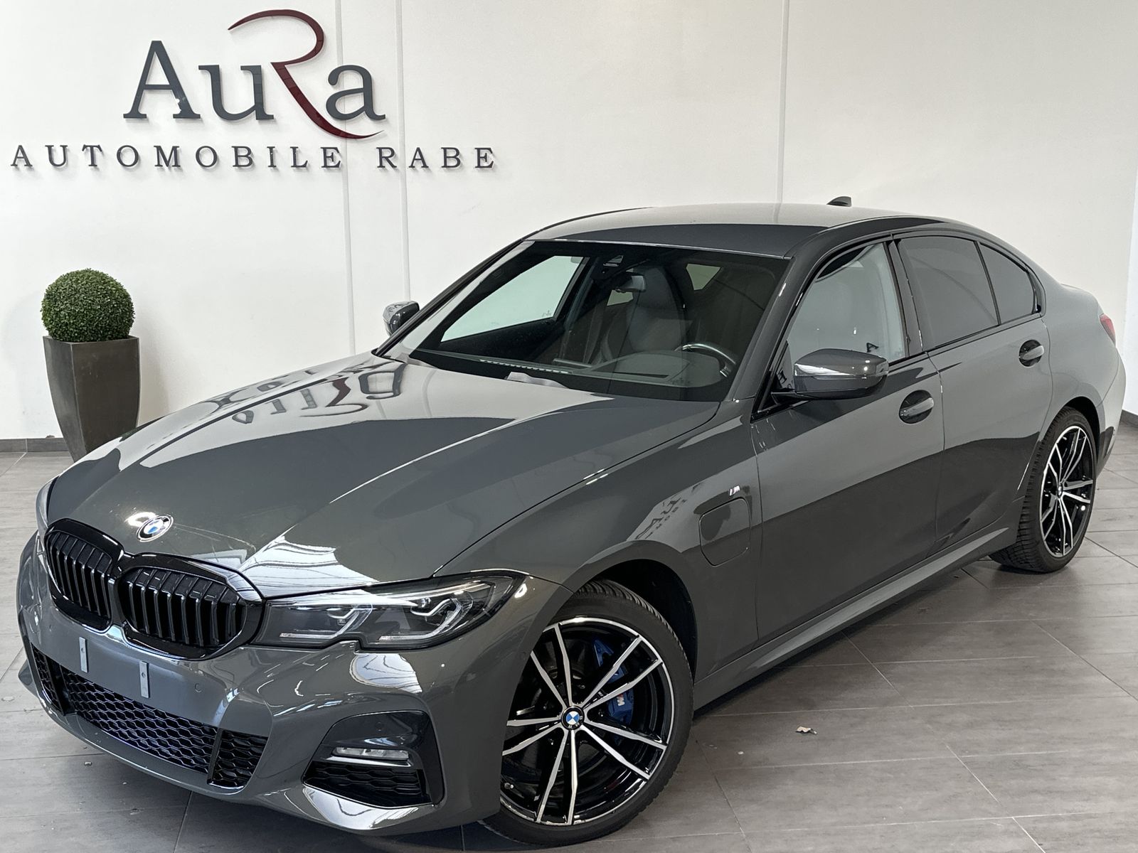 Fahrzeugabbildung BMW 330e M-Sport NAV+LASER+HEAD-UP+19ZOLL+KAMERA+H&K