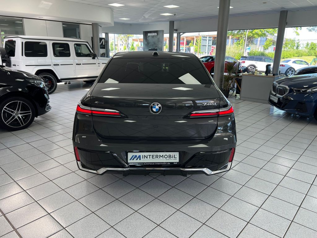 BMW 740 d xDrive M-Sport PANO-SKY*THEATRE*B&W*STHZG*