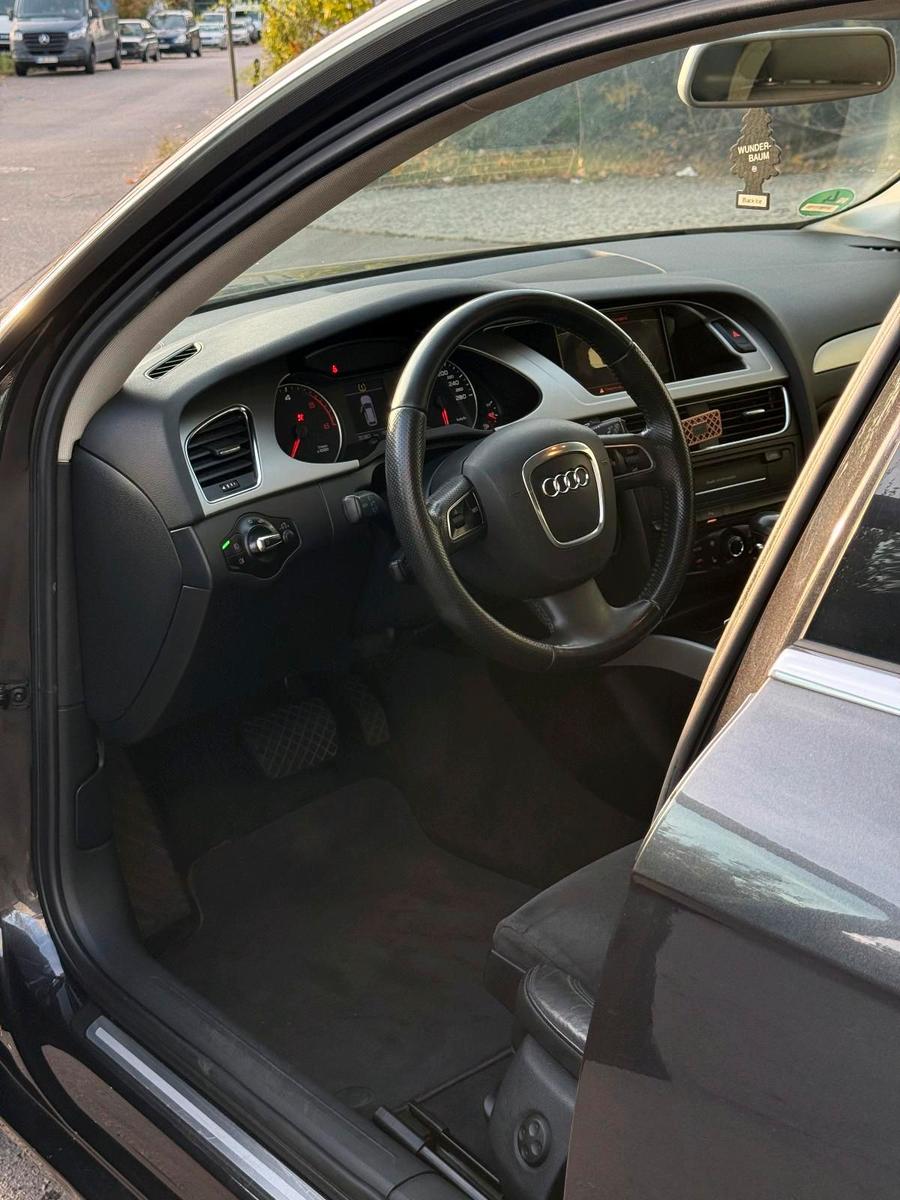 Audi A4 2009 — photo 8