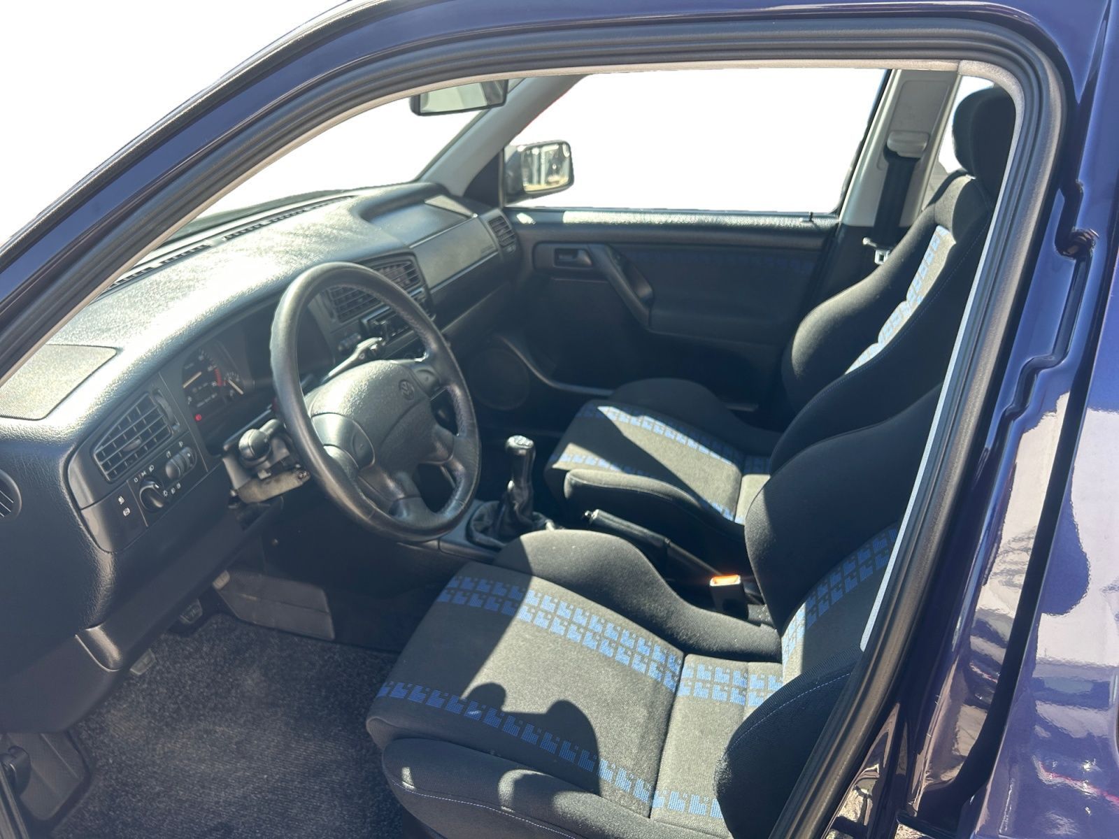 Fahrzeugabbildung Volkswagen Golf 2.0 GTI TÜV 04/2027 H-Kennz. TOP GEPFLEGT