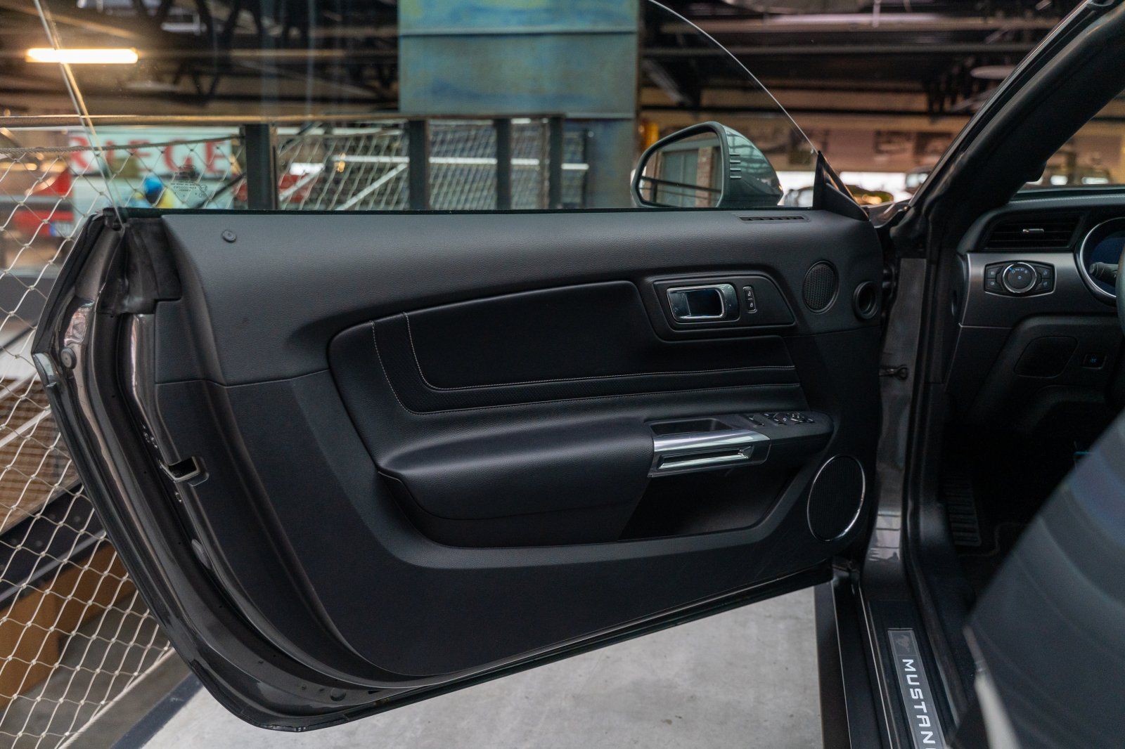 FORD Mustang (Mustang GT 5.0 Convertible COC/Navi/B&O/Sitzhzg)