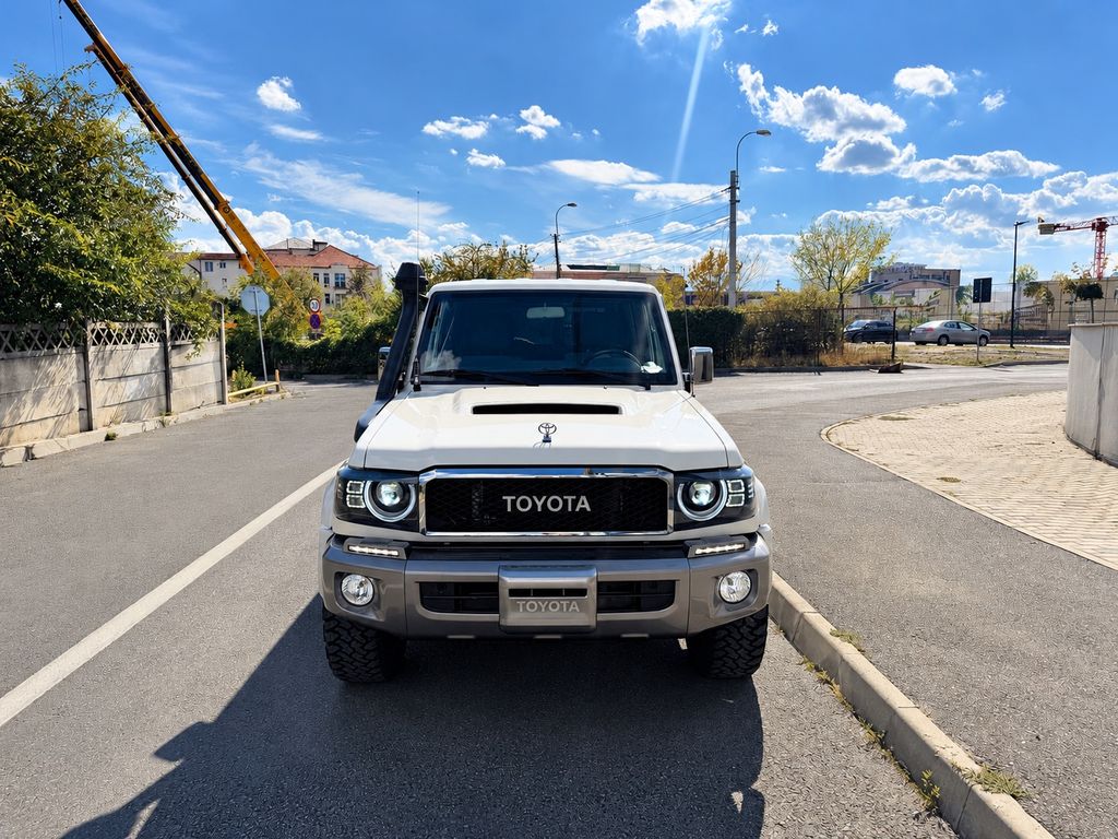 Image of Toyota Land Cruiser