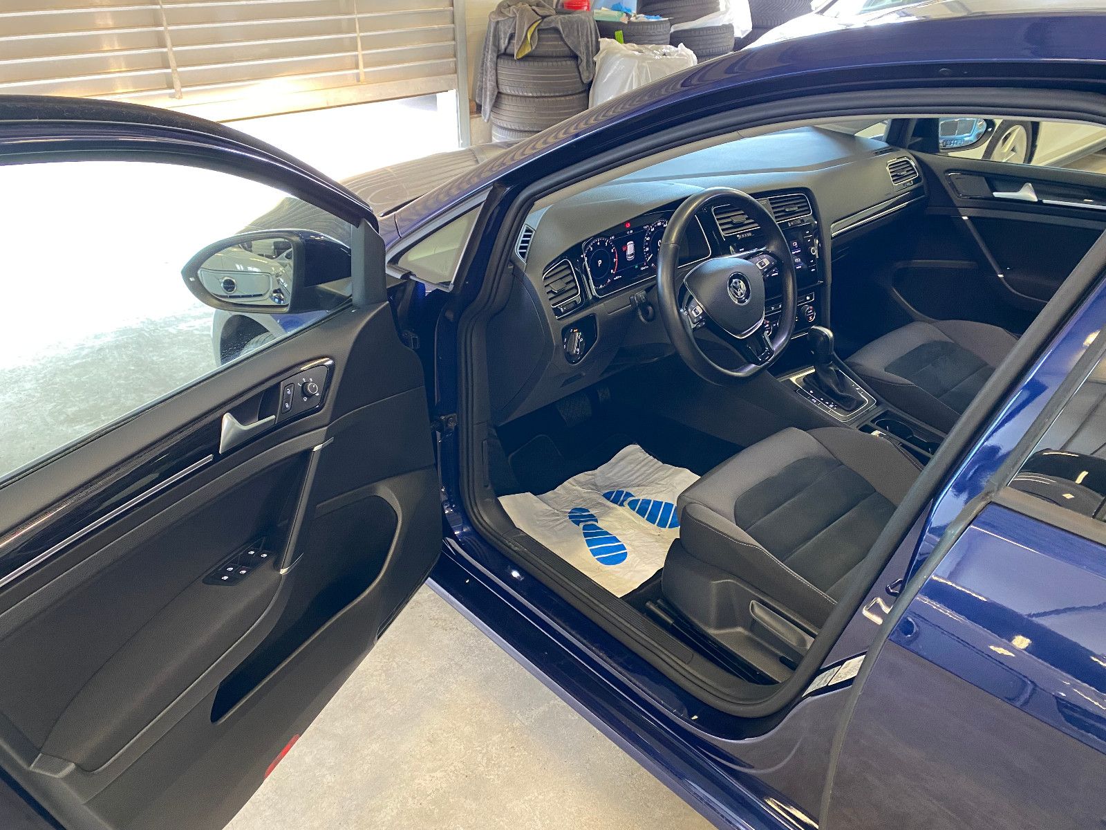 Fahrzeugabbildung Volkswagen Golf VII Lim. Highline DSG ACC Navi Pano Kam LED