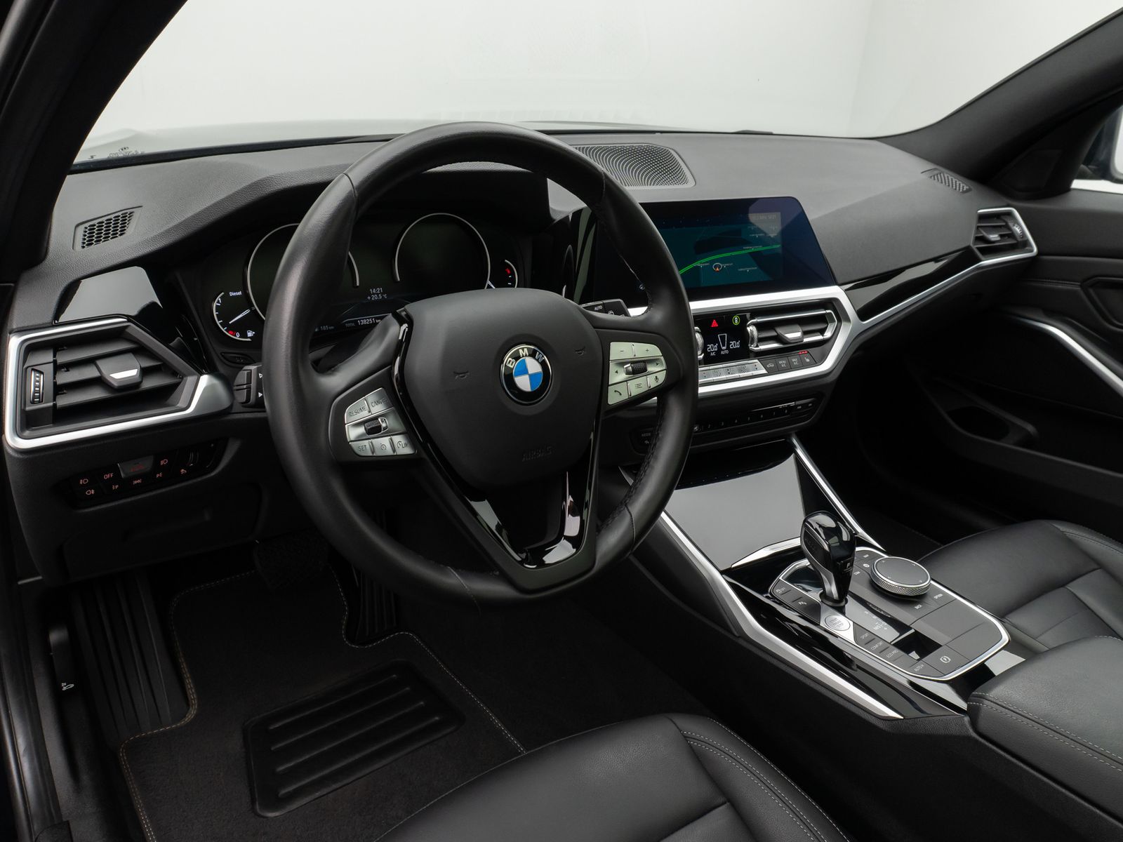 Fahrzeugabbildung BMW 320d Panorama HiFi PDC LED Geschwindigkeitsreg