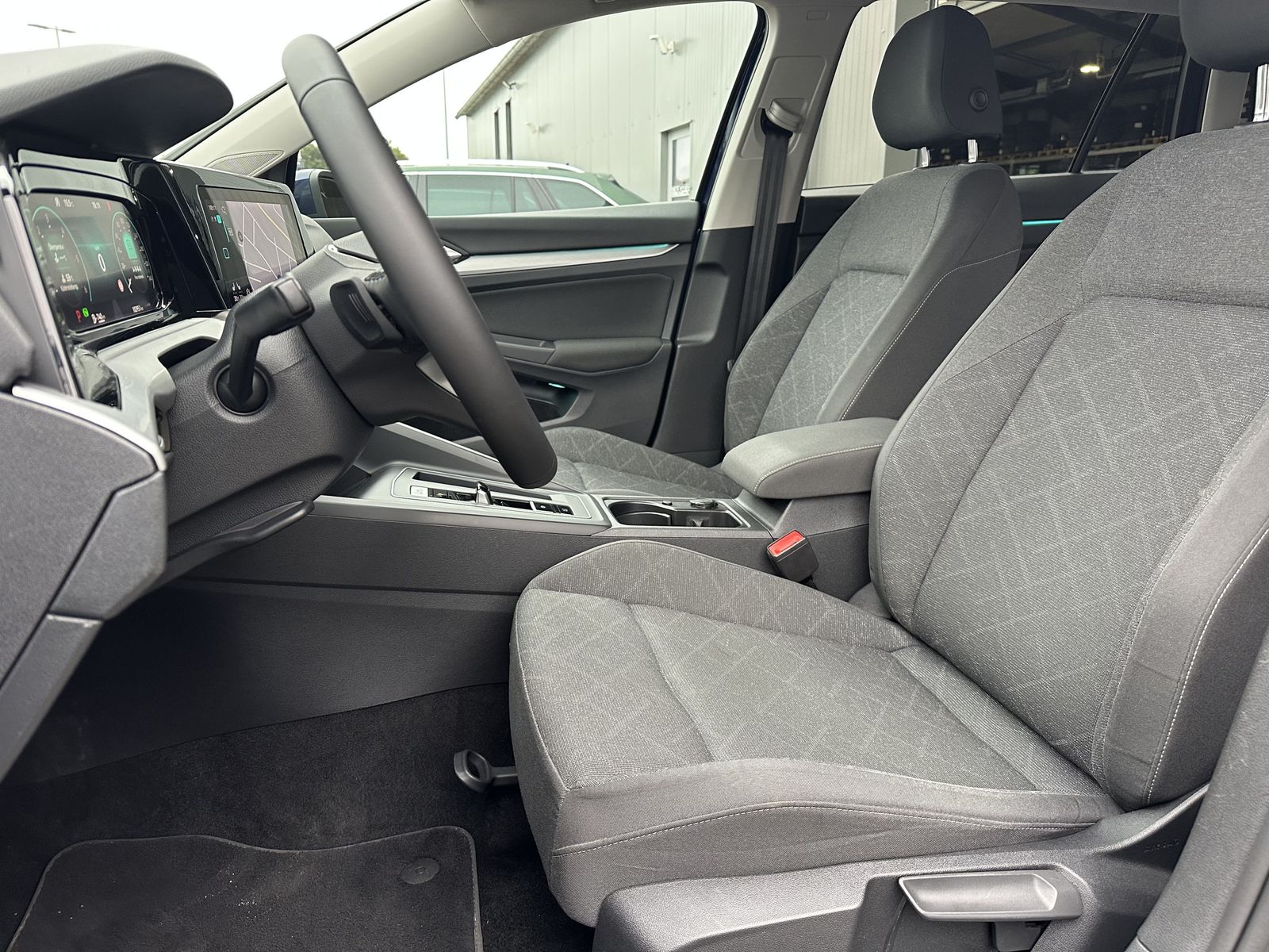 Fahrzeugabbildung Volkswagen Golf Variant 2.0 TDI DSG Life NAV+LED+DIGDISPLAY