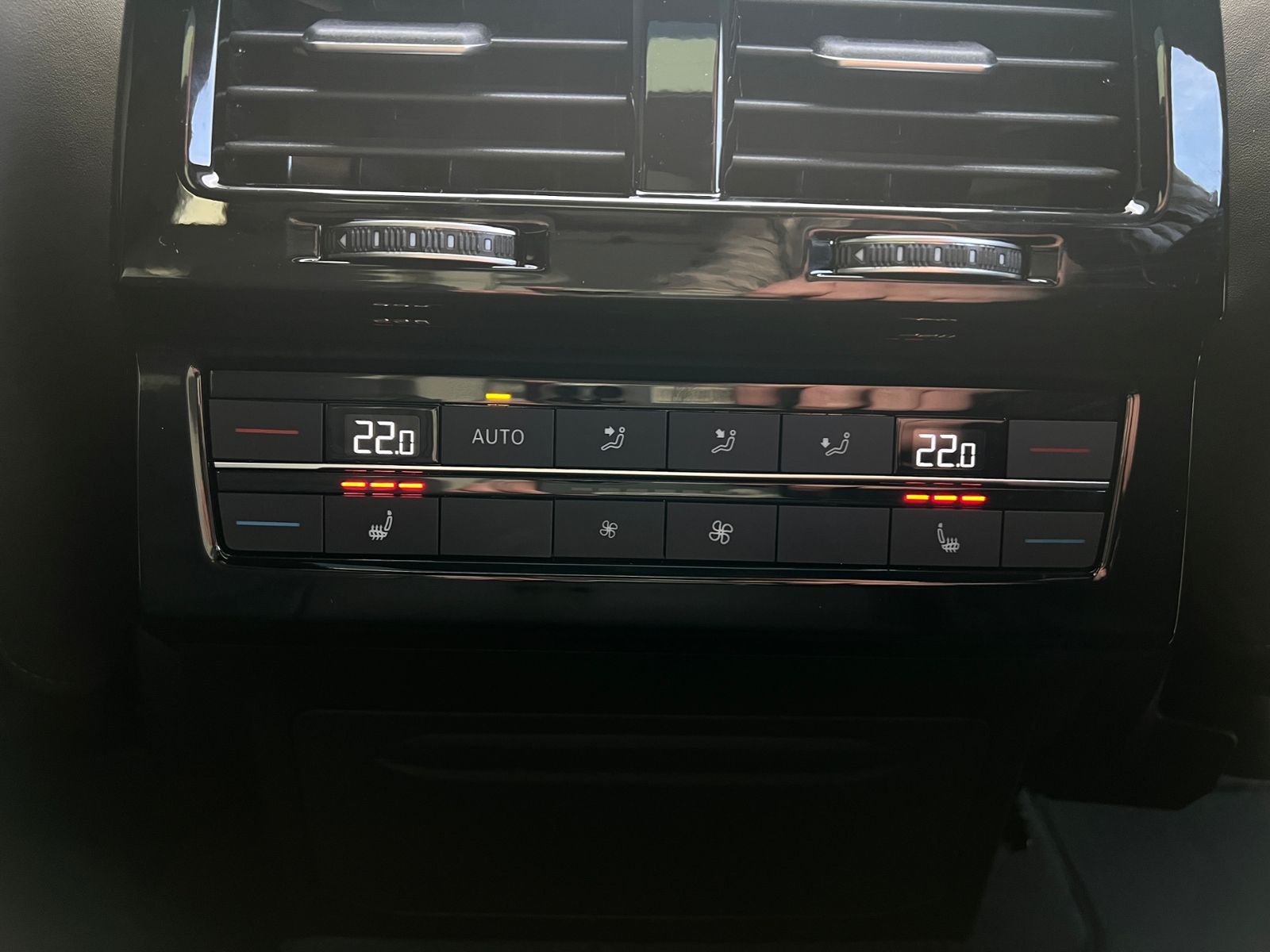 Fahrzeugabbildung Volkswagen Touareg R-Line FINAL EDITION V6 TDI SCR 4MOTION