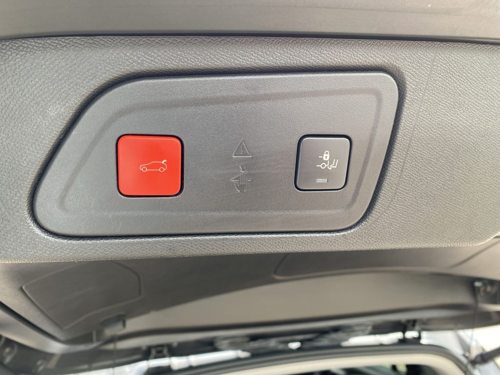 Fahrzeugabbildung Citroën C5 Aircross PT 180 S&S *Automatik* SHINE *AZV*
