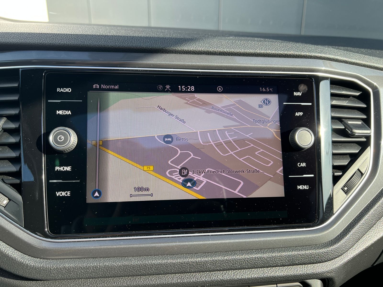 Fahrzeugabbildung Volkswagen T-Roc Sport 1.5 TSI DSG R-Line *AHK, Panoramadac