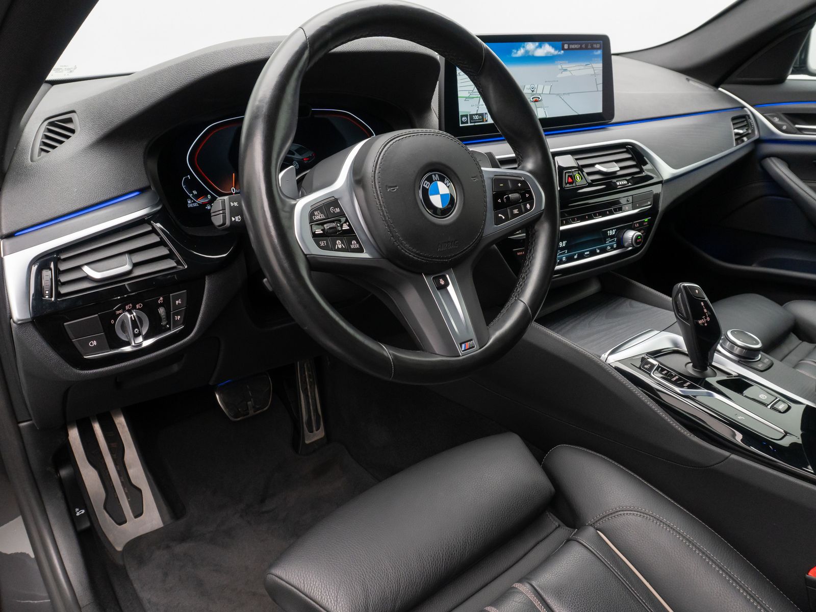 Fahrzeugabbildung BMW 540d xD M Sport Laser Kamera HUD DAB HiFi Komfor
