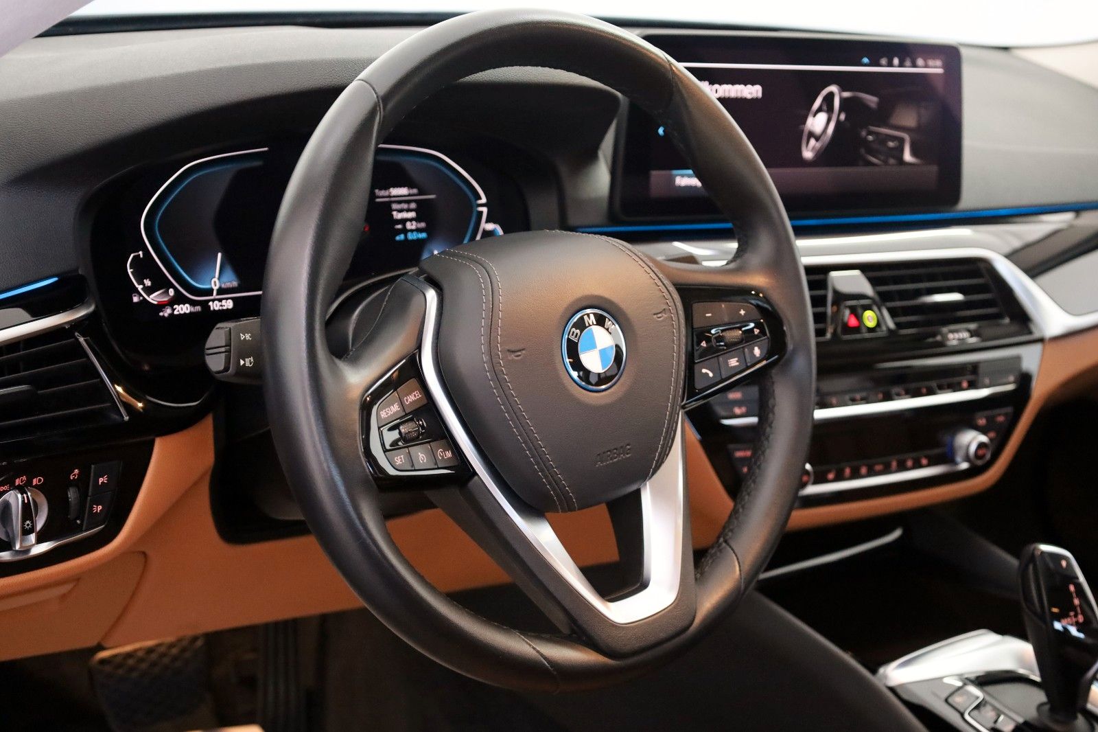 Fahrzeugabbildung BMW 530 e Lim.,Leder,Navi,LED,SH,H&K,Schiebedach