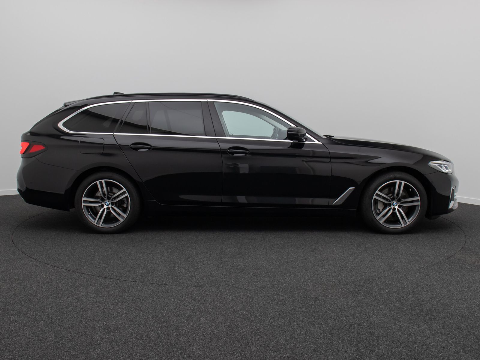 Fahrzeugabbildung BMW 530i xD Luxury Line 4xKlima AHK Kamera DAB Alarm