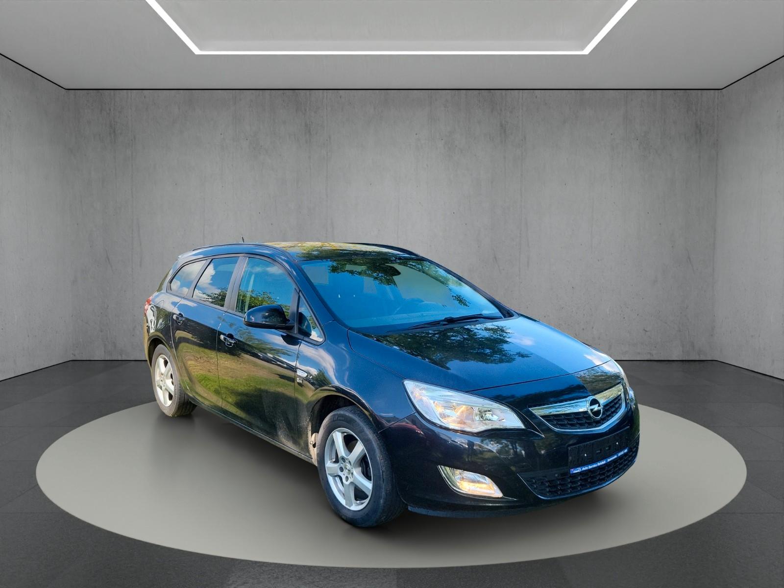 Opel Astra 2012 — interior