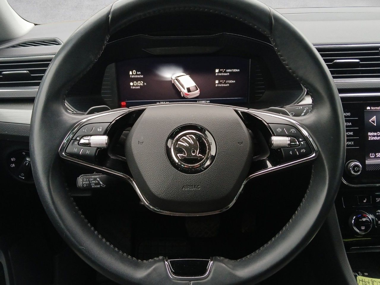Fahrzeugabbildung SKODA Superb Combi Style iV AHK NAVI Standheizung