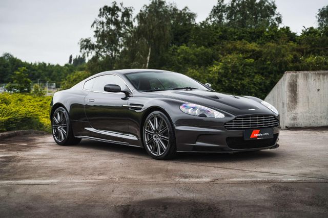 Aston Martin DBS Quantum Silver / Carbon