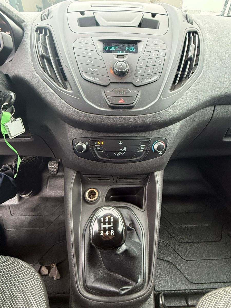 Fahrzeugabbildung Ford Transit Courier Basis AHK ZV SERVO FLÜGELTÜREN