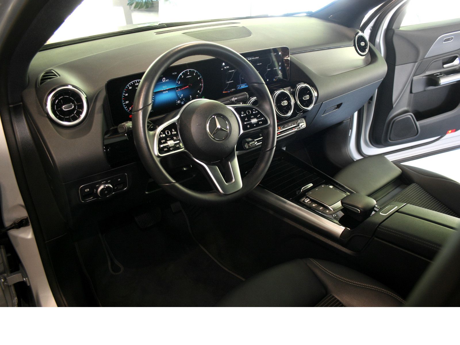 Fahrzeugabbildung Mercedes-Benz GLA 200 Progressive *MBUX High-End-Paket / *LED*