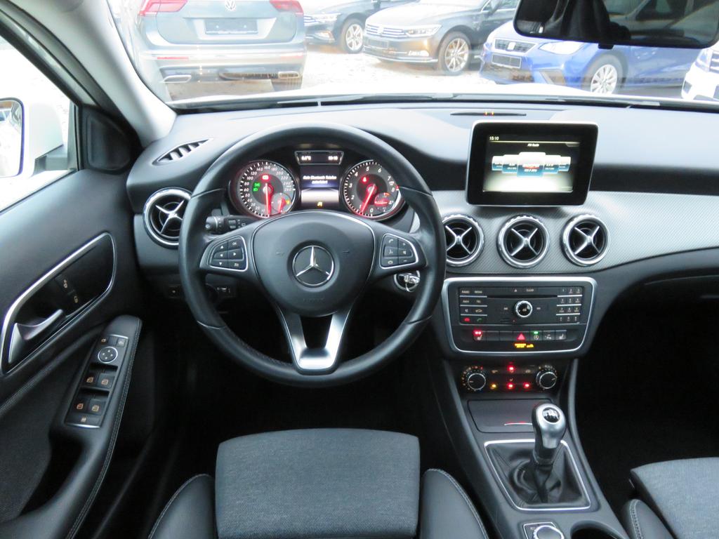 Mercedes-Benz GLA 180