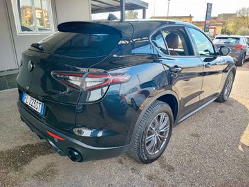 Alfa-Romeo Stelvio - 5