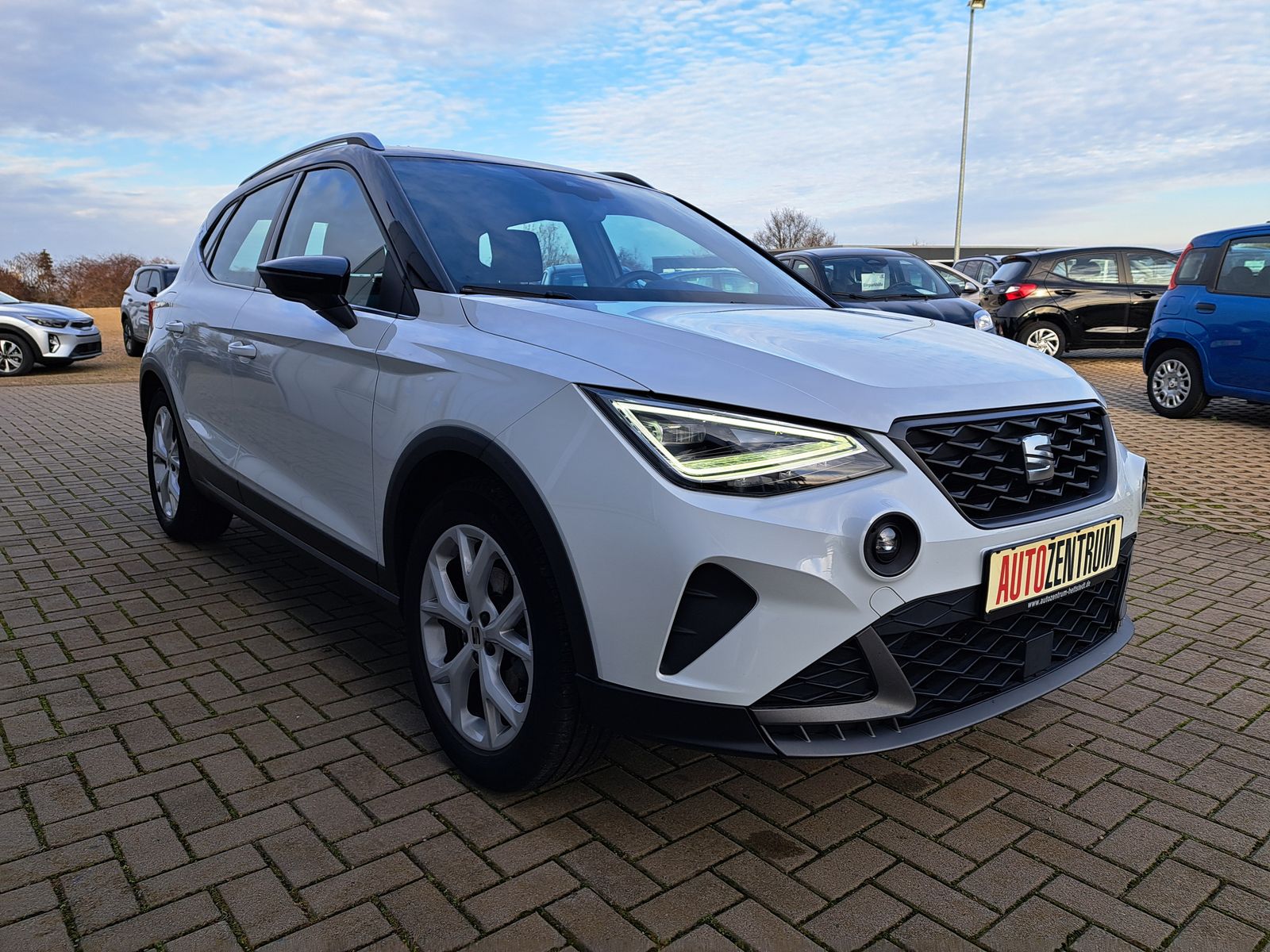 Fahrzeugabbildung SEAT Arona 1.0 TSI FR DSG MY 2022 LED NAVI PDC ALU