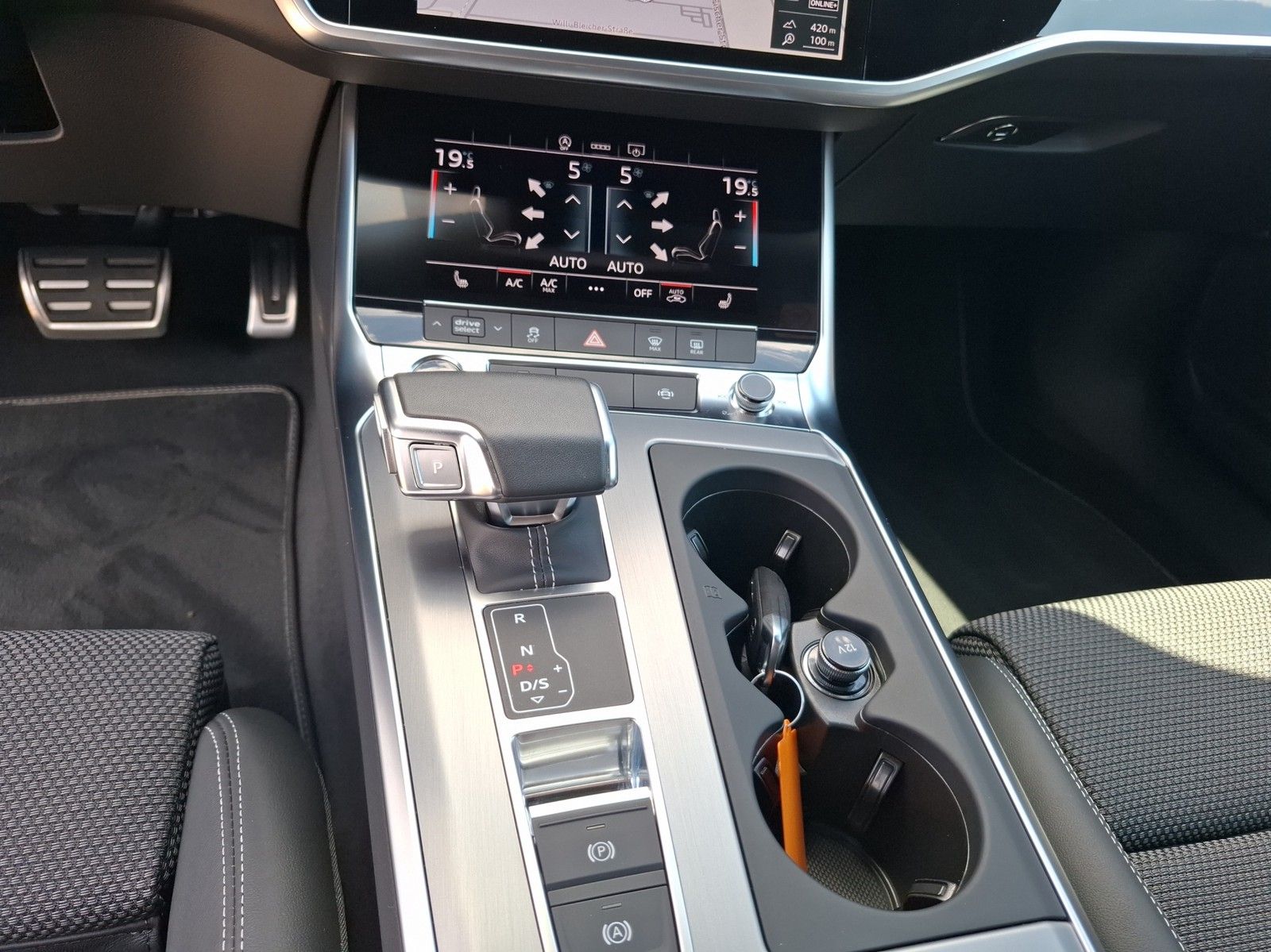 AUDI A6 Limousine 45 TFSI quattro S line AHK / LED / - Image 14