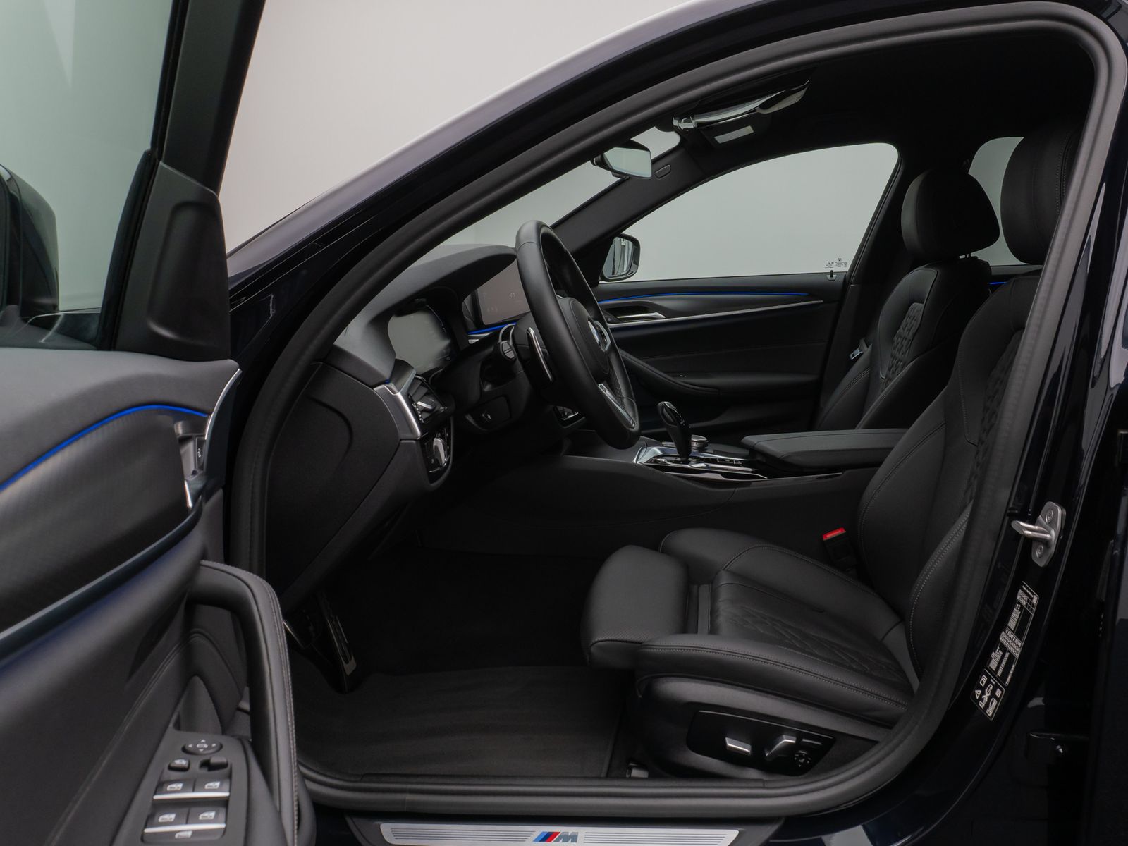 Fahrzeugabbildung BMW 530d xD M Sport Kamera Laser HUD DAB AHK Komfort