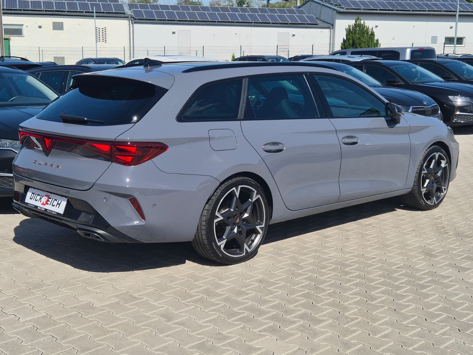 Fahrzeugabbildung CUPRA Leon 1.5 eTSI PANO*DCC*MATRIX*DINAMICA*AHK*5JG.