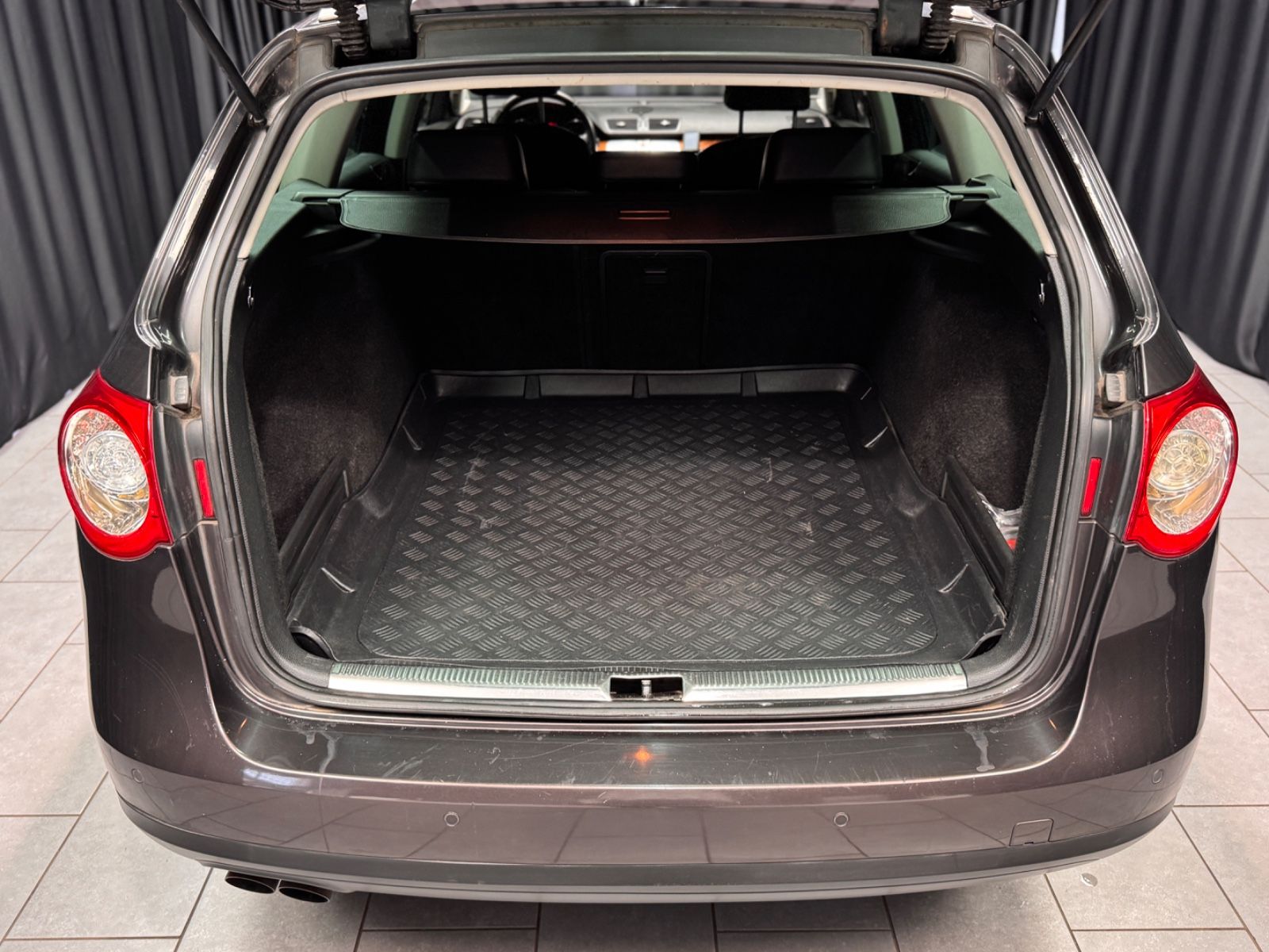 Fahrzeugabbildung Volkswagen Passat Variant Highline|DSG|NAVI|LEDER|TÜV 12/25