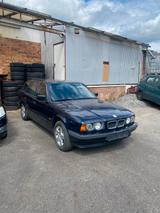 BMW E34 518i Touring Oldtimer - BMW 518 mit Benzin-Antrieb