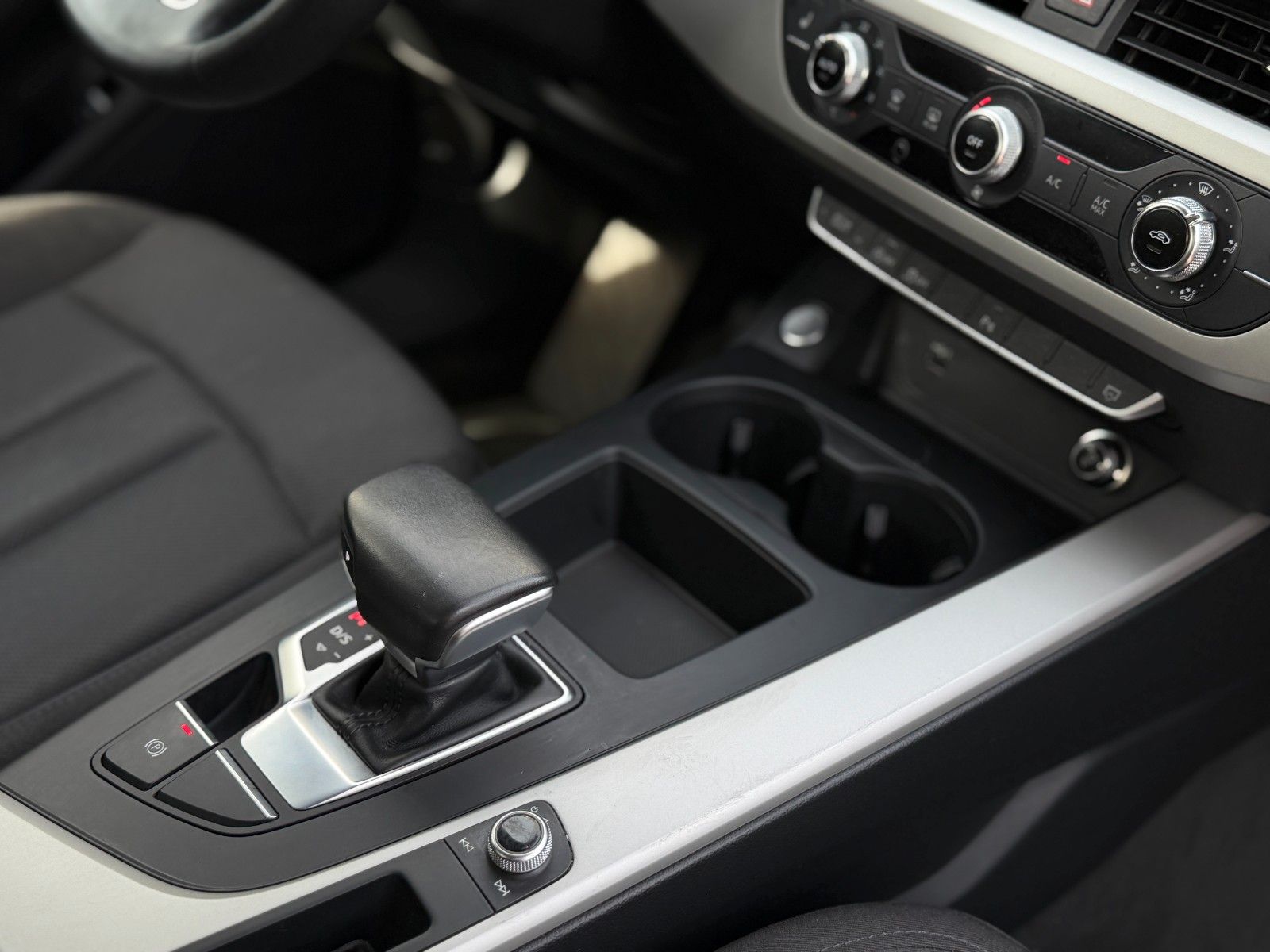 AUDI A4 A4 Avant 40 TFSI MMI Navigation Plus – Ansicht 24