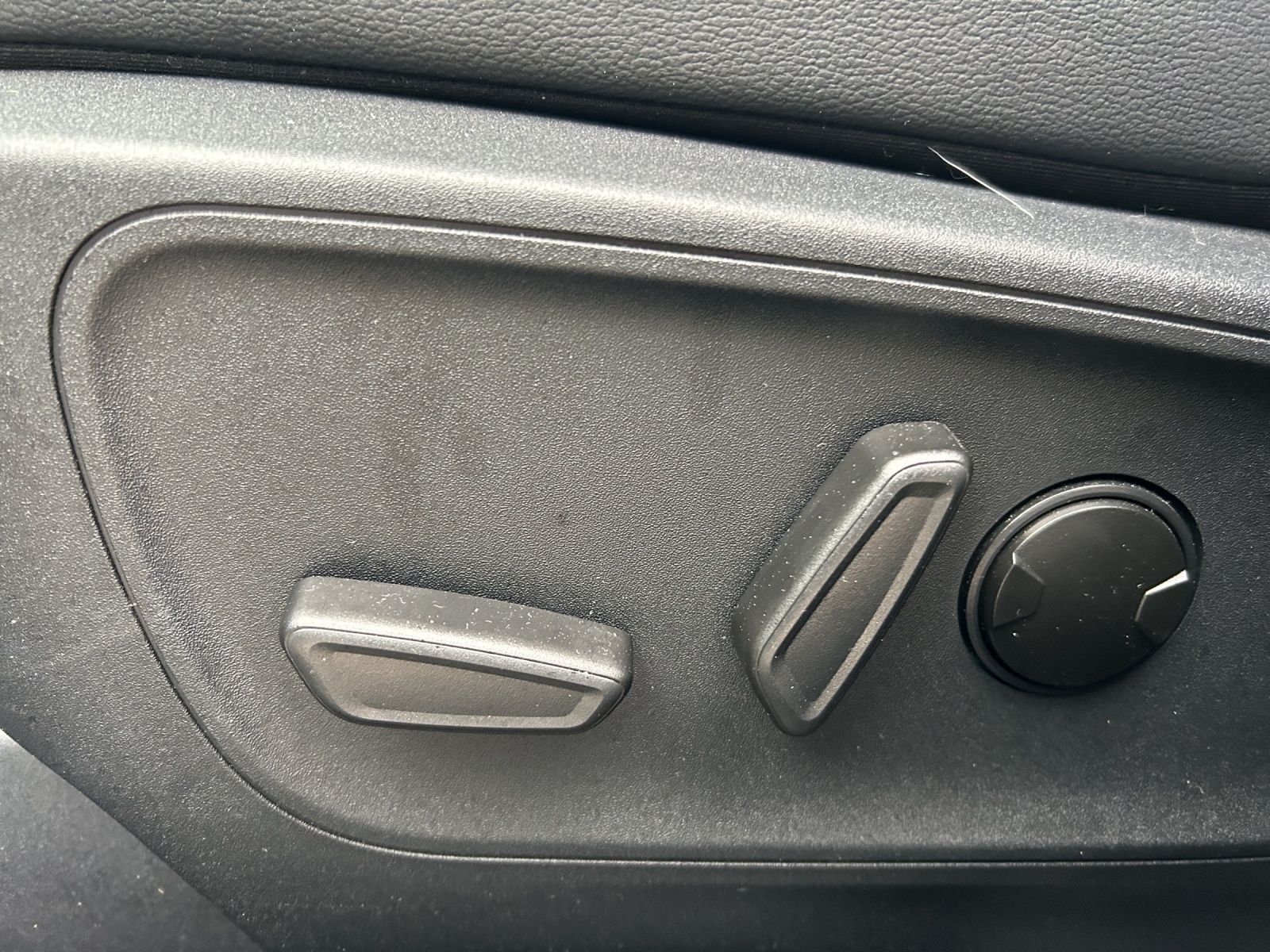Fahrzeugabbildung Ford Kuga Titanium X PHEV HUD El. Panodach Navi digit