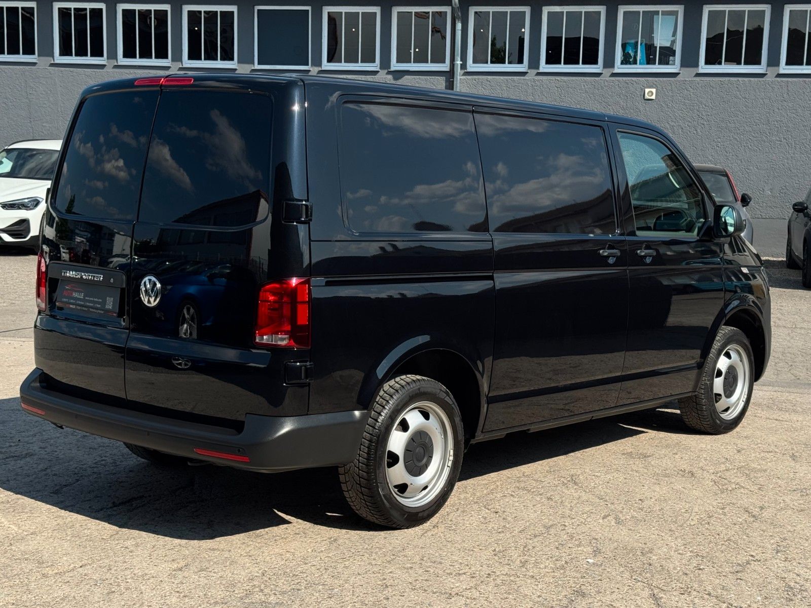 Fahrzeugabbildung Volkswagen T6.1 Transporter Kurz 2.0 TDI DSG CarPlay Navi