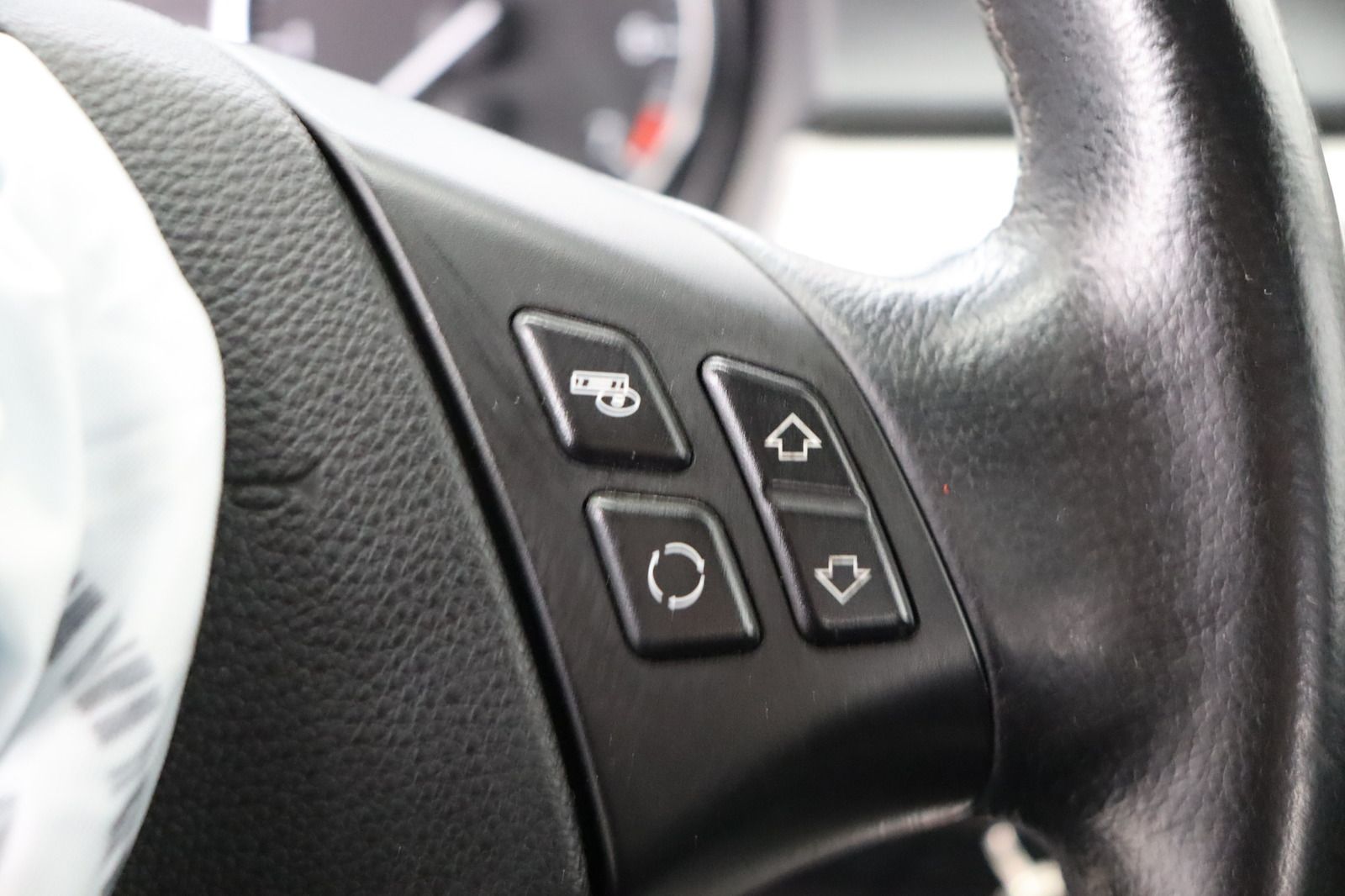 Fahrzeugabbildung BMW 318 i Touring * Klimaautomatik