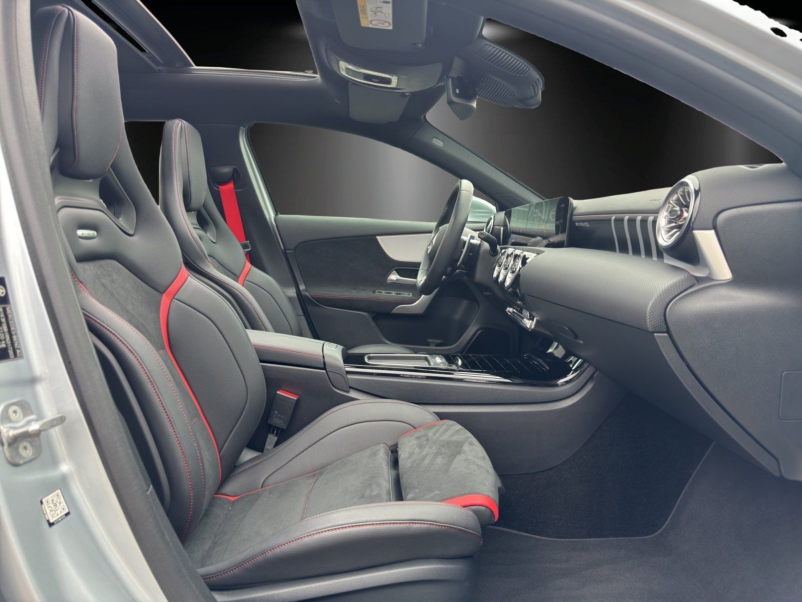 Fahrzeugabbildung Mercedes-Benz A35 AMG Prem Perf.Sitze DISTRO Standhz AHK Pano