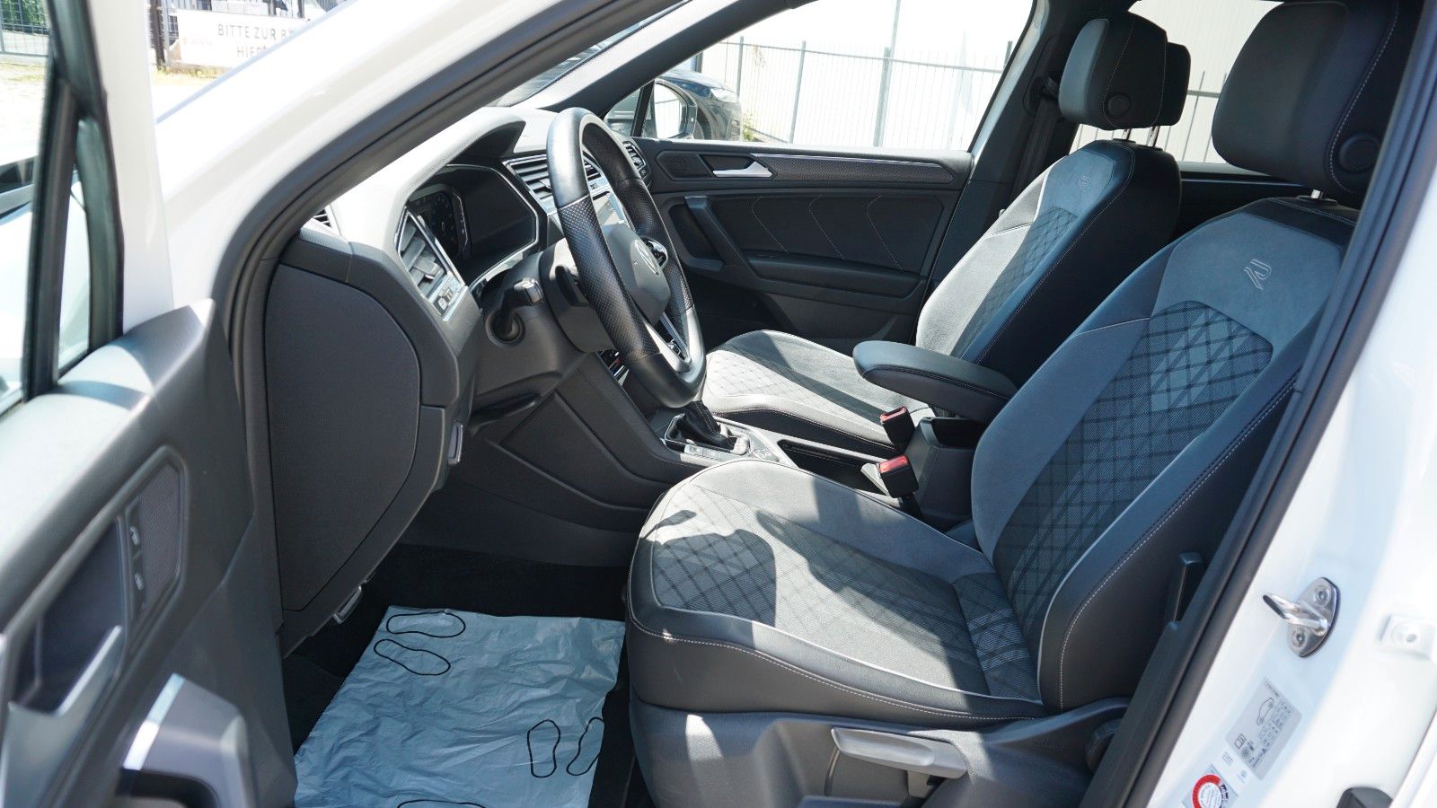 Fahrzeugabbildung Volkswagen Tiguan Allspace R-Line 4M LED,Navi,PDC,AHK