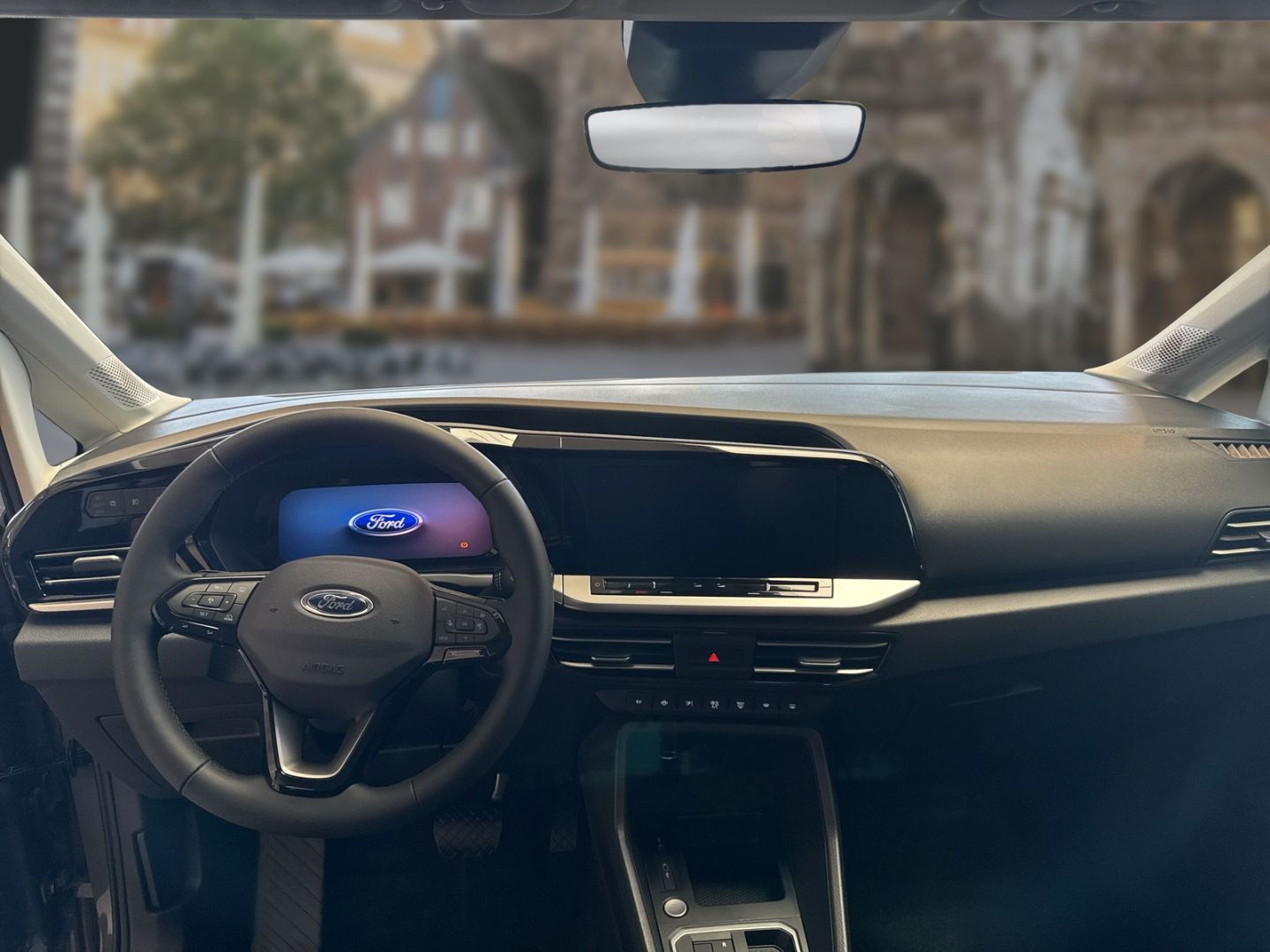 Fahrzeugabbildung Ford Tourneo Connect PHEV Titanium Digitales Cockpit