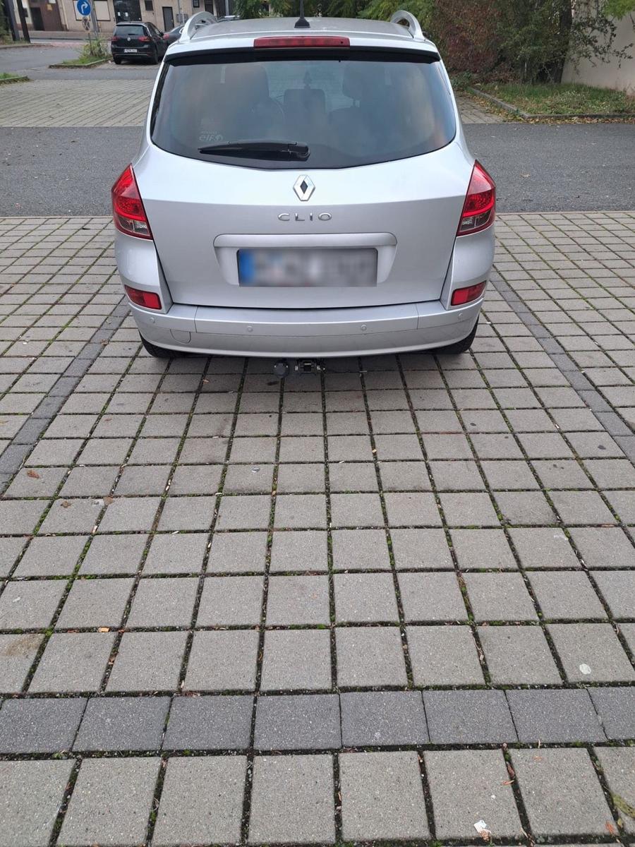 Renault Clio 2011 — вигляд ззаду