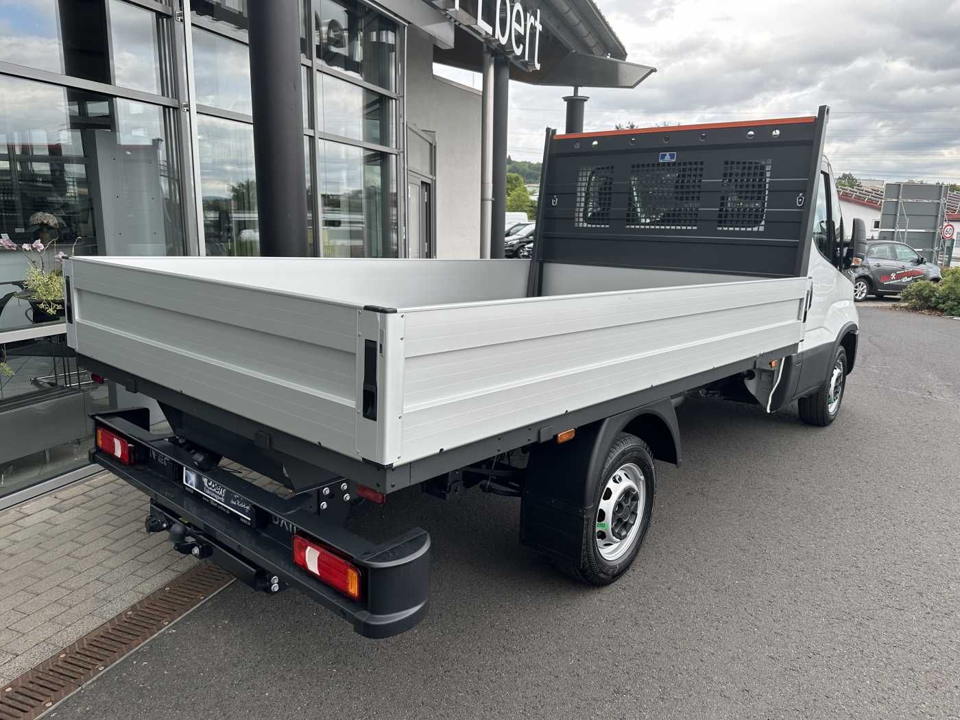 Fahrzeugabbildung Iveco Daily 35S16 A8 Pritsche *R3.450mm*AHK*Automatik*
