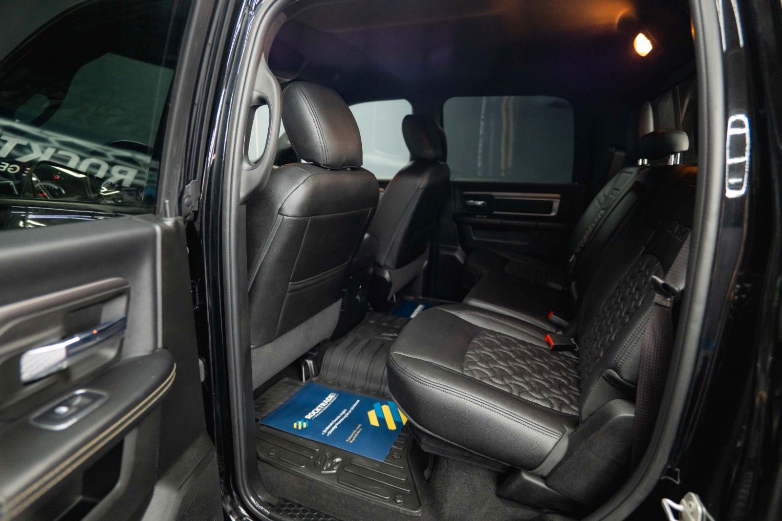 Fahrzeugabbildung Dodge RAM 5.7 V8 HEMI 4x4 Sport OFFROAD Night WARLOCK