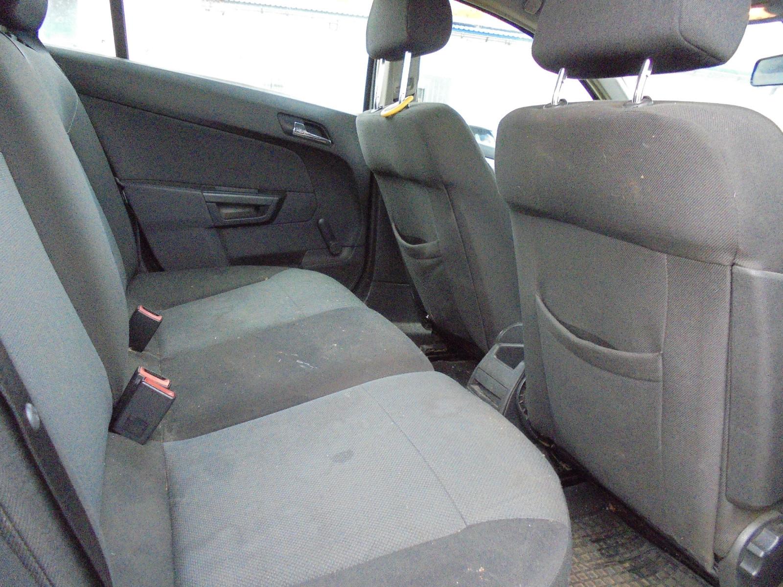 Opel Astra 2005 — photo 14