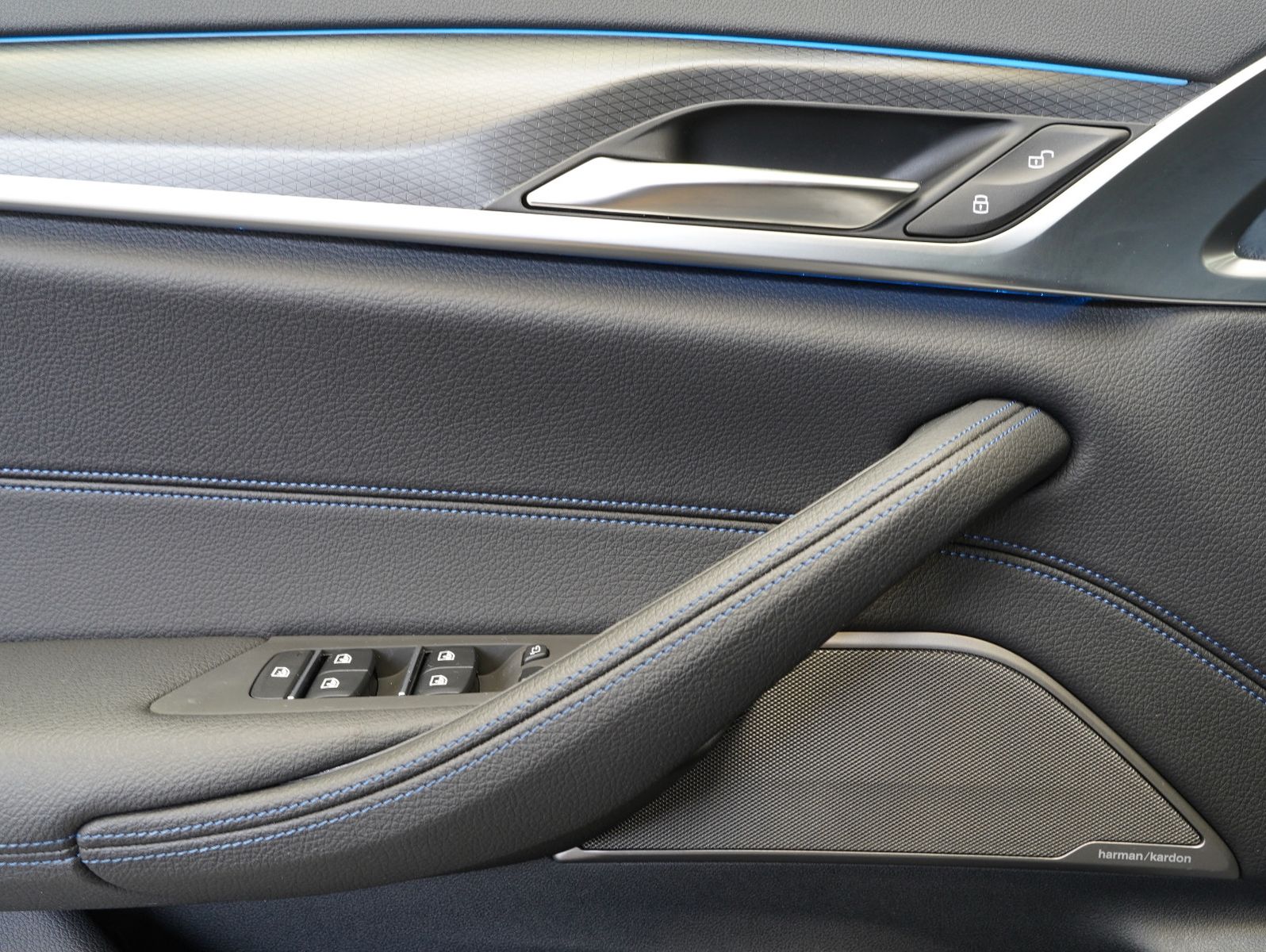 Fahrzeugabbildung BMW 530 e Touring M Sport SHADOW/HEAD-UP/LASER/AHK