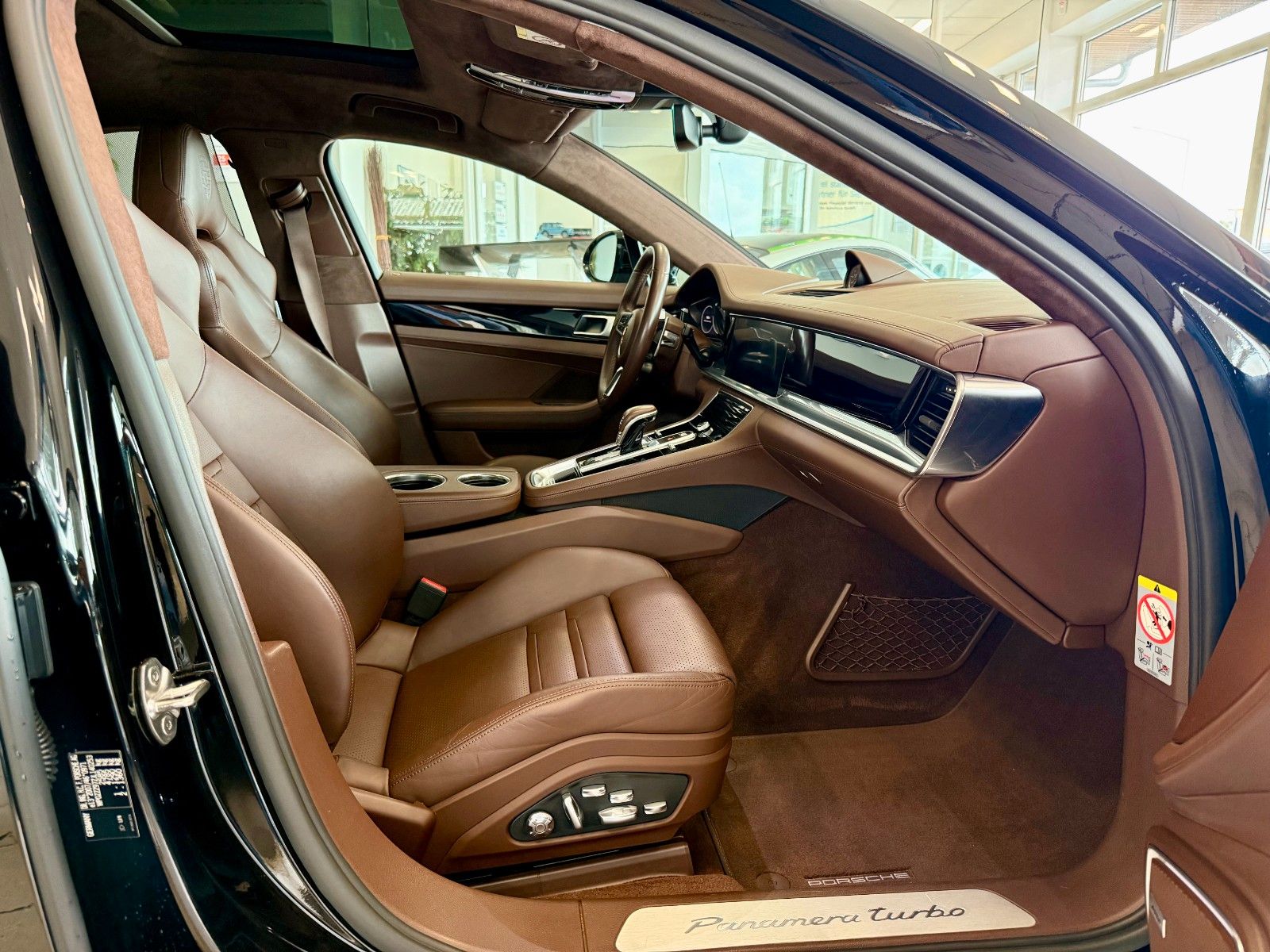 Fahrzeugabbildung Porsche Panamera Turbo PCCB/Panorama/SportDesign/ACC/DAB