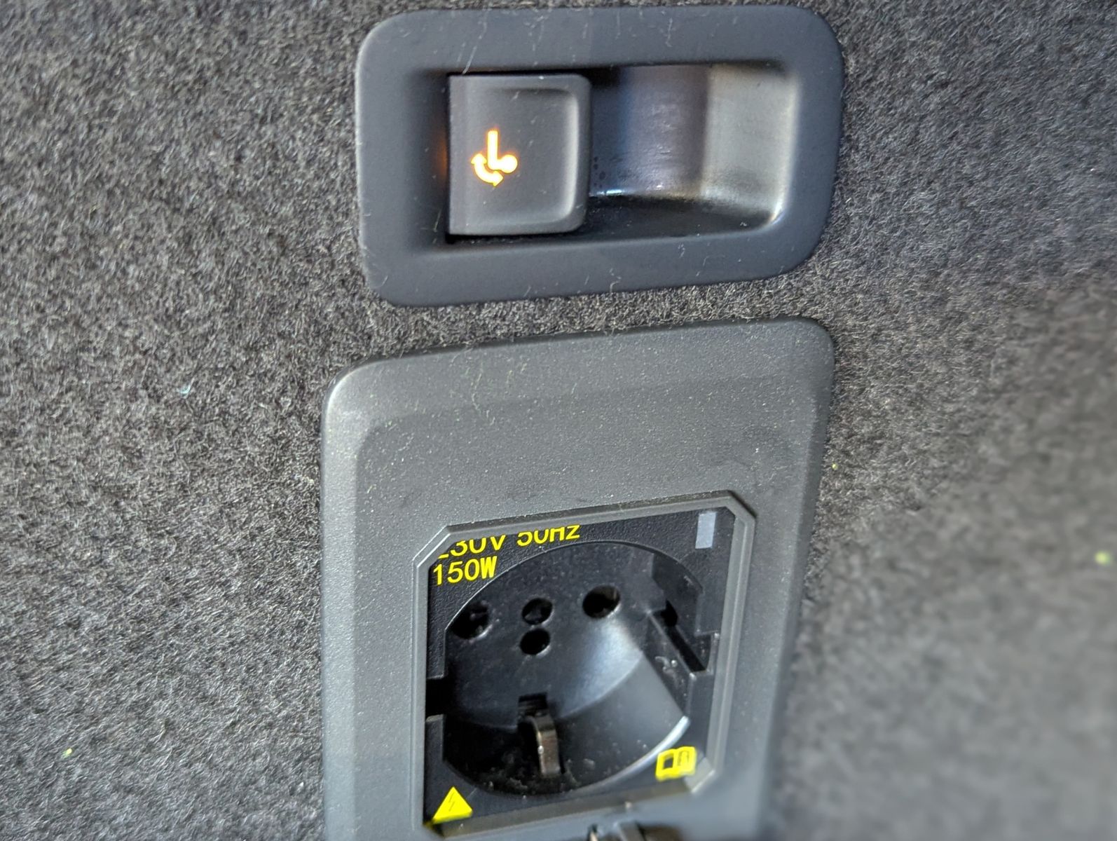 Fahrzeugabbildung CUPRA Leon 1.5 eTSI DSG Skyline Dinamica Memory AHK 19