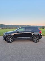 Volvo XC40 D4 AWD R-Design Pano PilotAssist HK Standhg - Volvo XC40 von privat