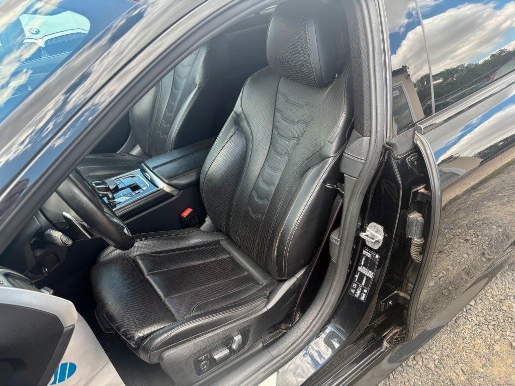 Fahrzeugabbildung BMW M850i xDrive GranCoupé M SPORTPAKET Navi Leder